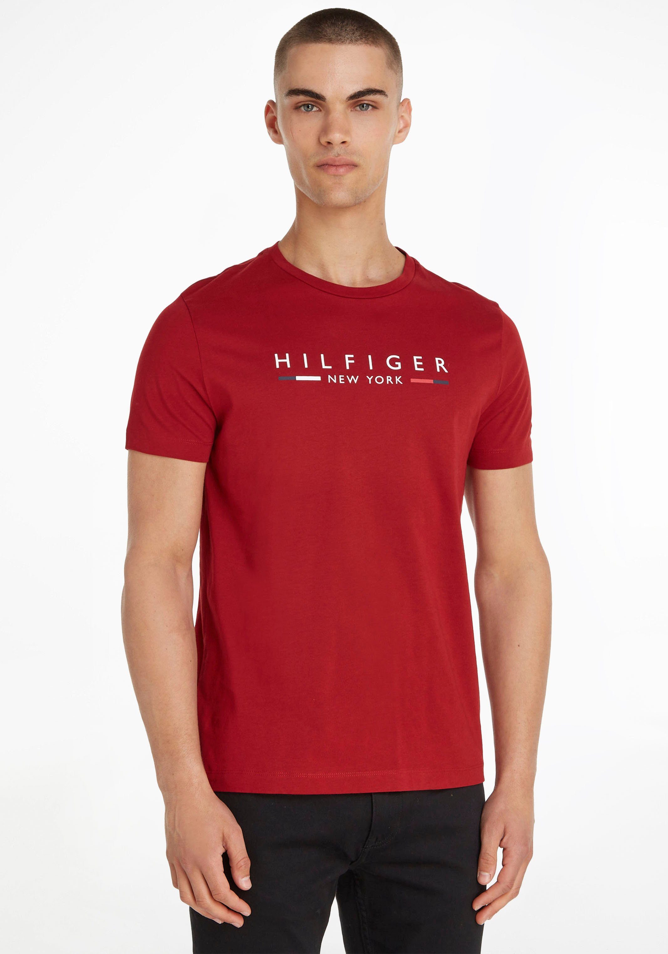 Tommy Hilfiger T-Shirt HILFIGER NEW YORK TEE mit Logoschriftzug auf der Brust rot