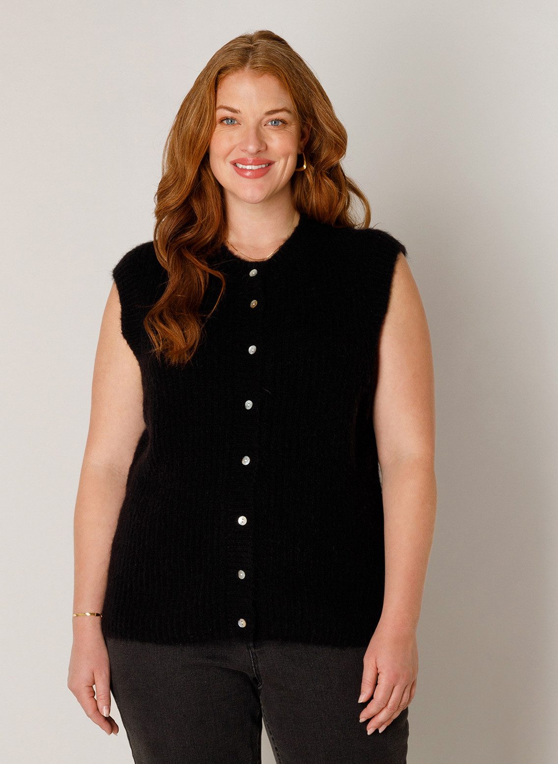 Base Level Curvy Strickweste Nelly Ärmellos - mit Knopfleiste / Große Größen
