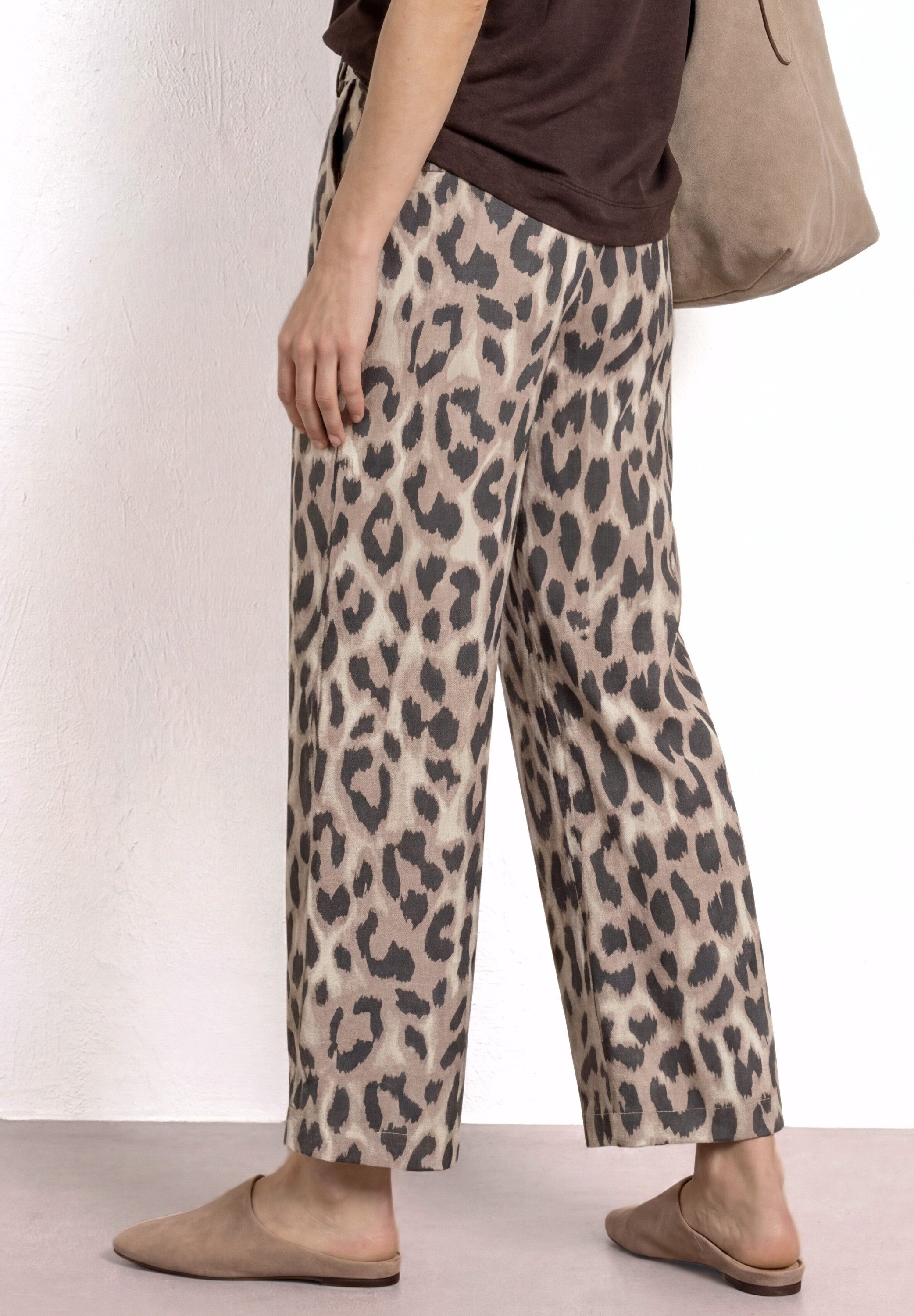 STREET ONE Stoffhose mit Gürtel und Leo-Print – Bild 2 von 5