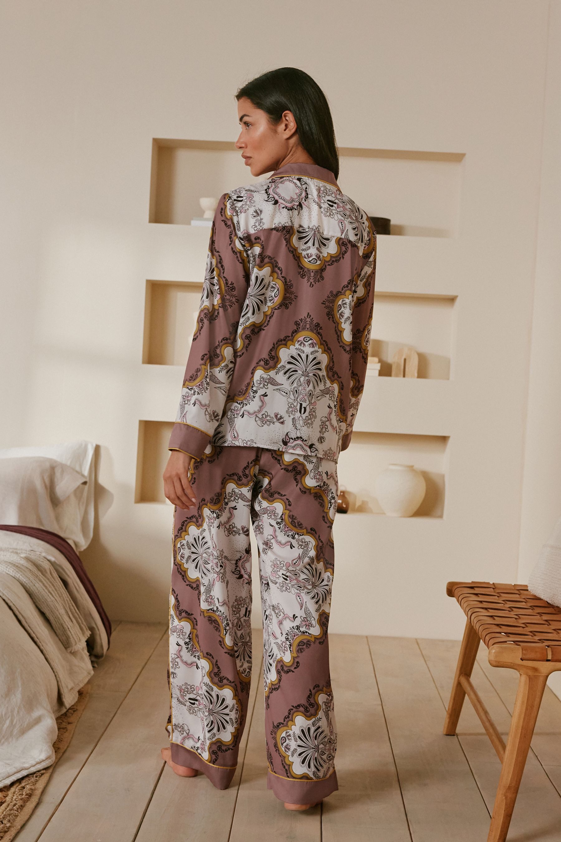 B by Ted Baker Pyjama B by Ted Baker Satin-Schlafanzug mit Schal-Print (2 t günstig online kaufen