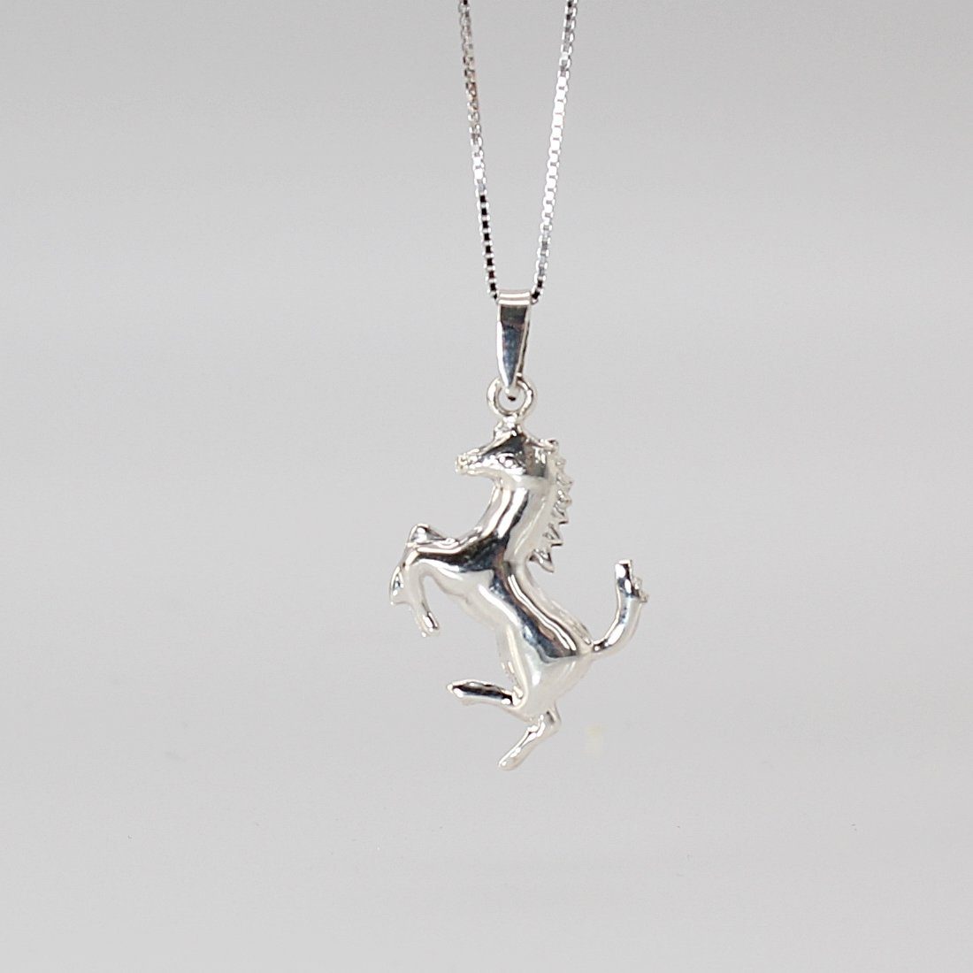 ELLAWIL Silberkette Kette mit Pferde Anhänger Damen Ankerkette galoppierendes Pferd (Kettenlänge 40 cm, Sterling Silber 925), inklusive Geschenkschachtel