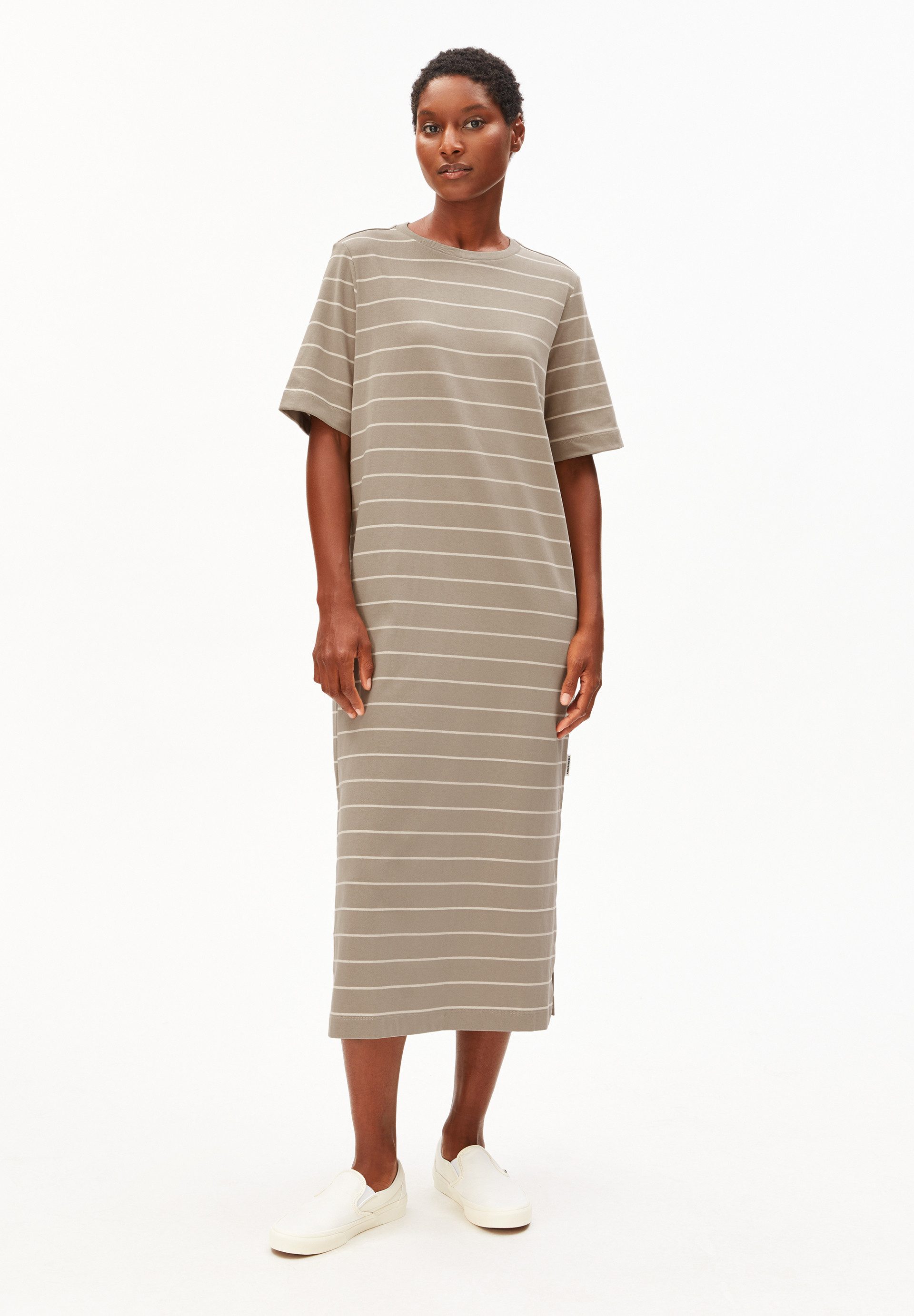 Armedangels Jerseykleid XELINAA FINE STRIPE (Loose Fit) Heavyweight Jerseykleid aus recyceltem Baumwoll Mix