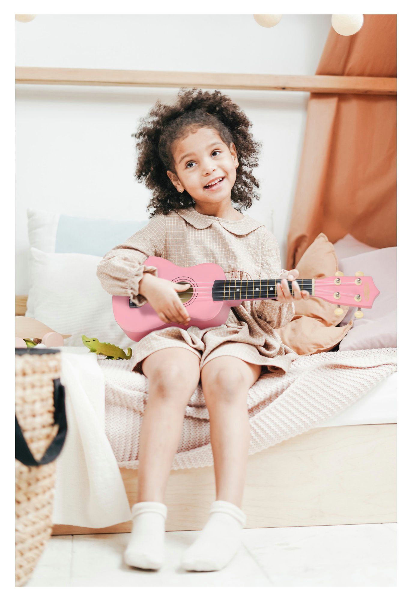 Classic Cantabile Ukulele US-50, Sopranukulele, Starter-Set, inkl. Tasche, Stimmgerät, Ersatzsaiten und Schule, Ukulele mit 12 Bünden