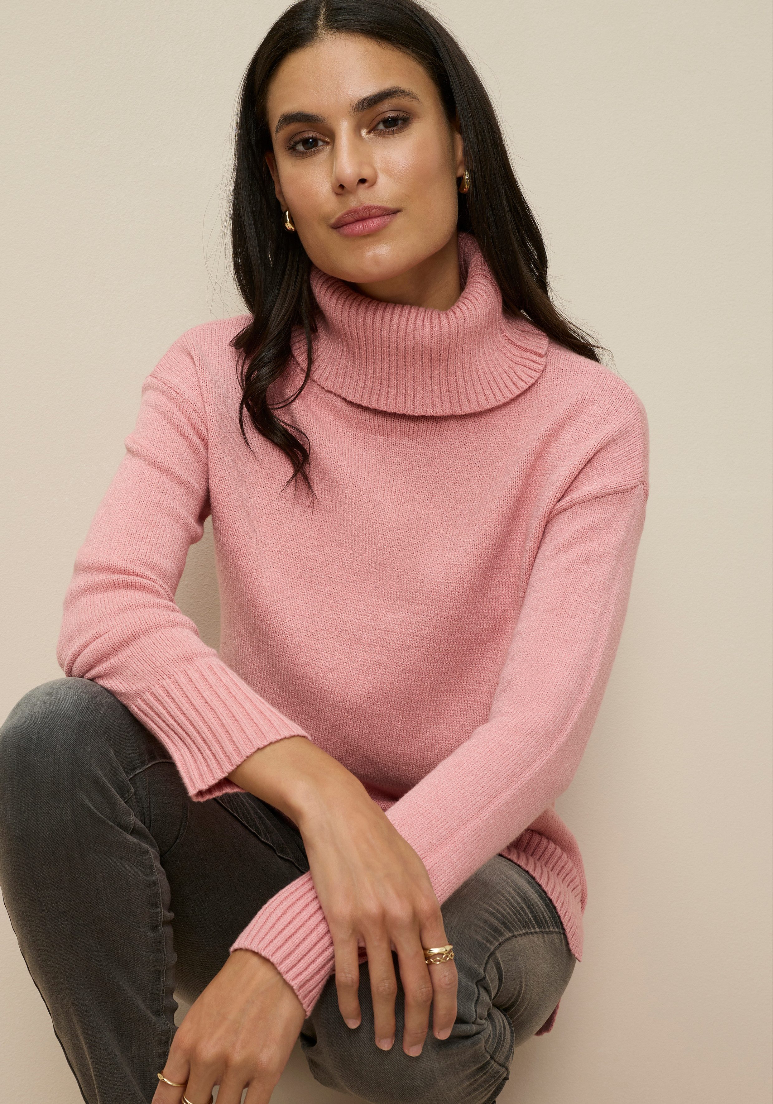 Tamaris Rollkragenpullover in lässiger Form mit seitlichen Schlitzen