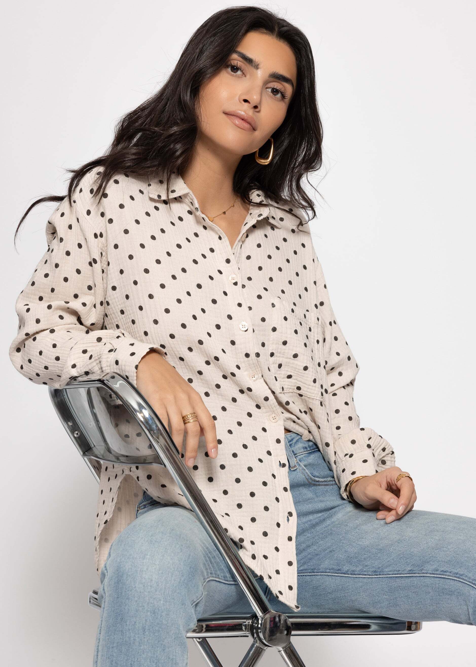 SASSYCLASSY Longbluse Oversize Musselin Bluse mit Punkten für Damen Leichte Bluse aus Baumwolle mit V-Ausschnitt und Brusttasche