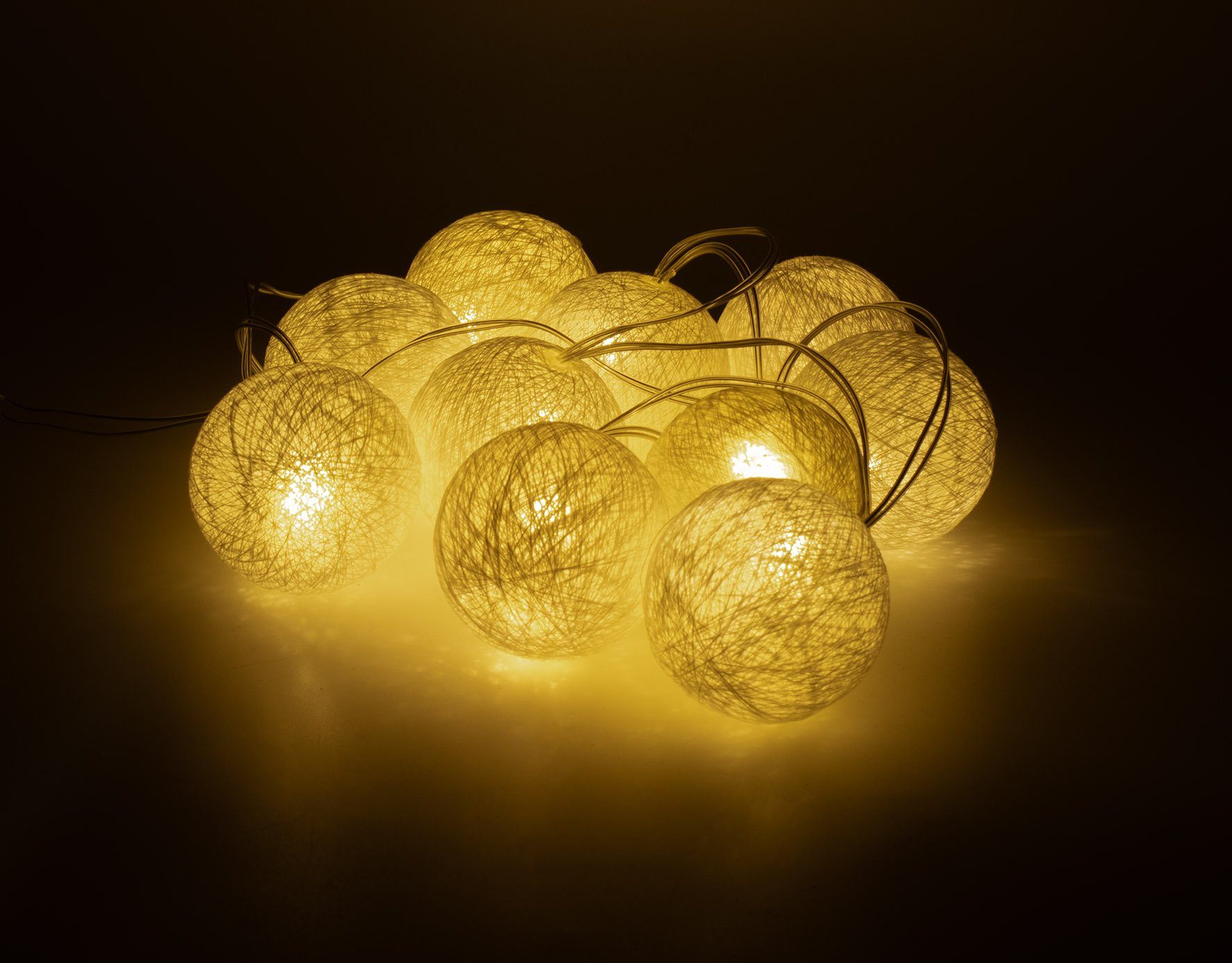 Spetebo LED-Lichterkette LED Lichterkette mit 10 Raphia Kugeln weiß, 10-fla günstig online kaufen