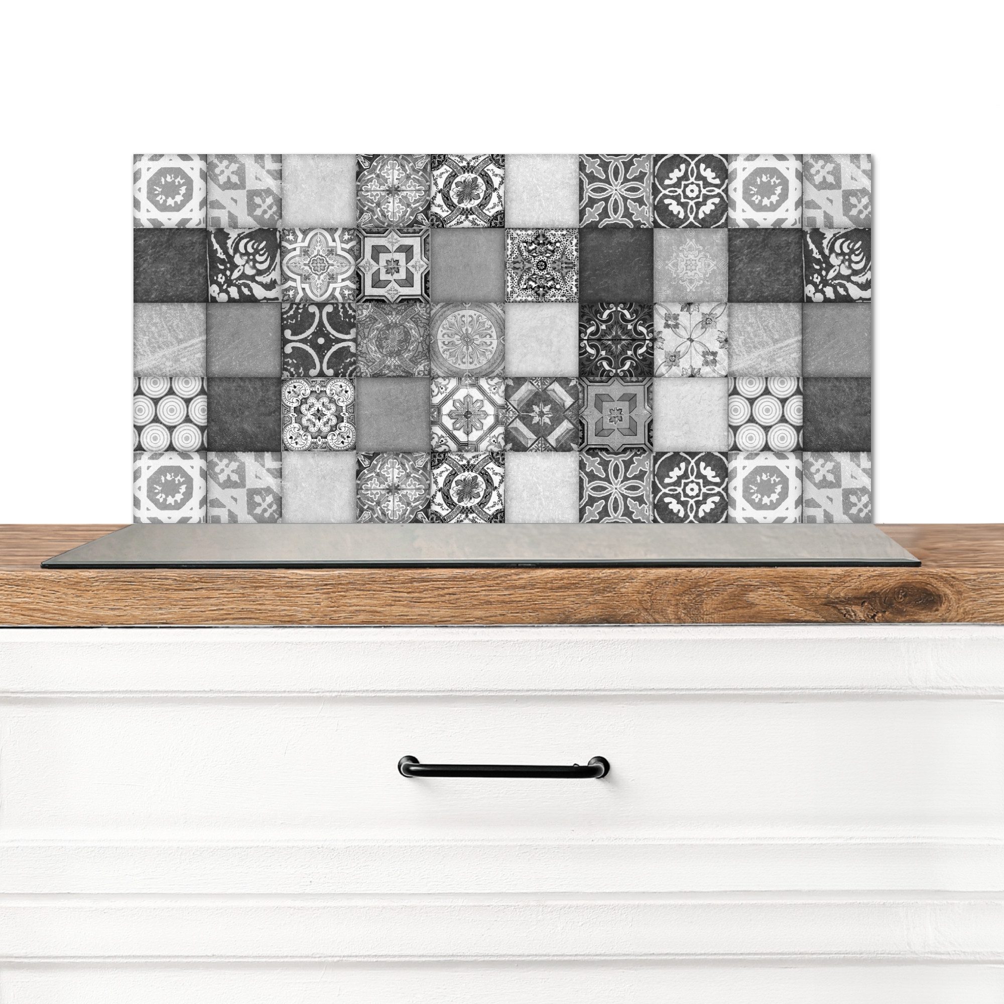 KitchenYeah Küchenrückwand Retro - Kacheln - Schwarz und Weiß - Blumen, (1-tlg), Spritzschutz Küchenrückwand, Wandschutz, 60x30 cm