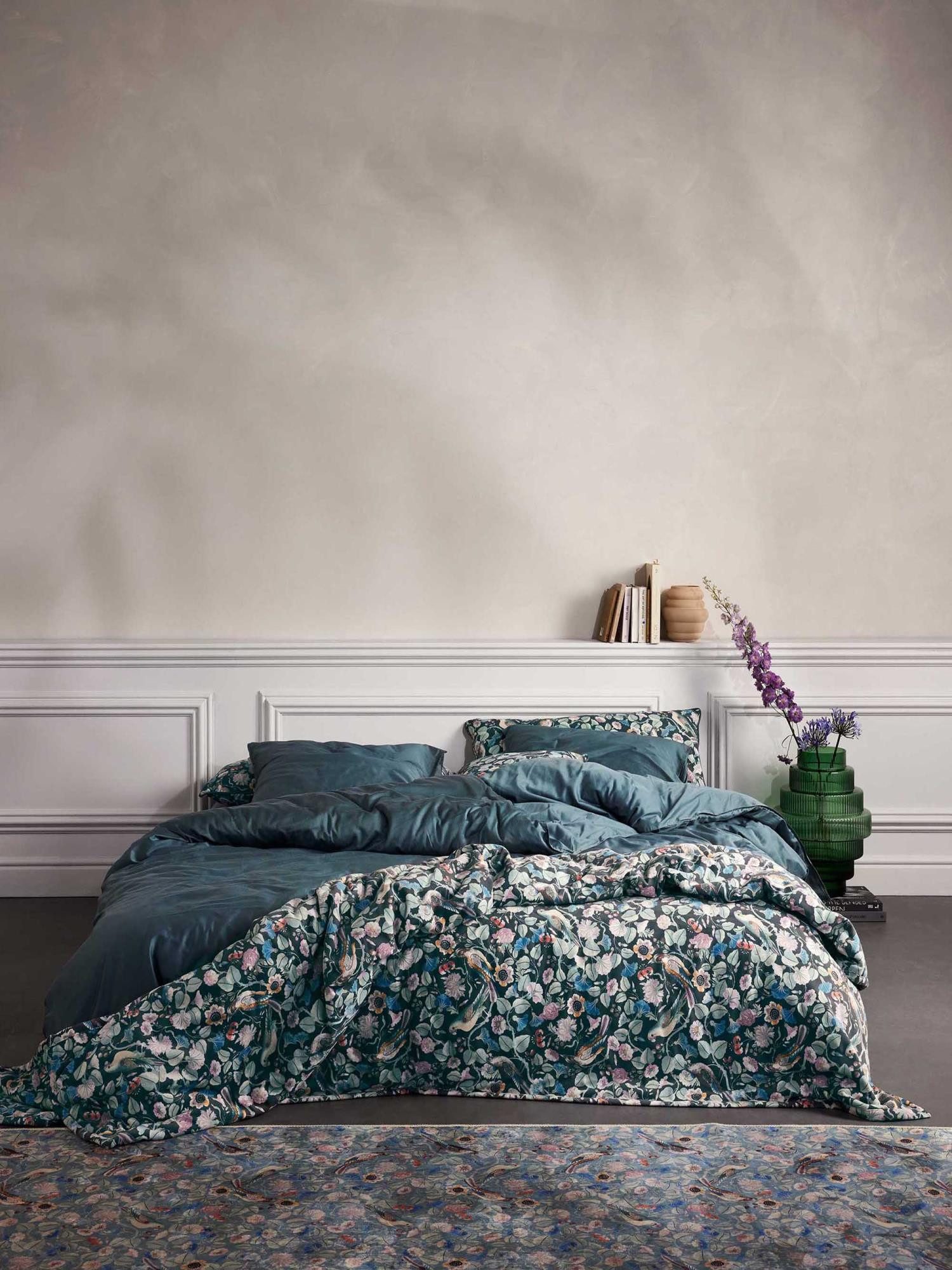 Essenza Tagesdecke Aleste, aus weichem Samt mit Blumenprint günstig online kaufen