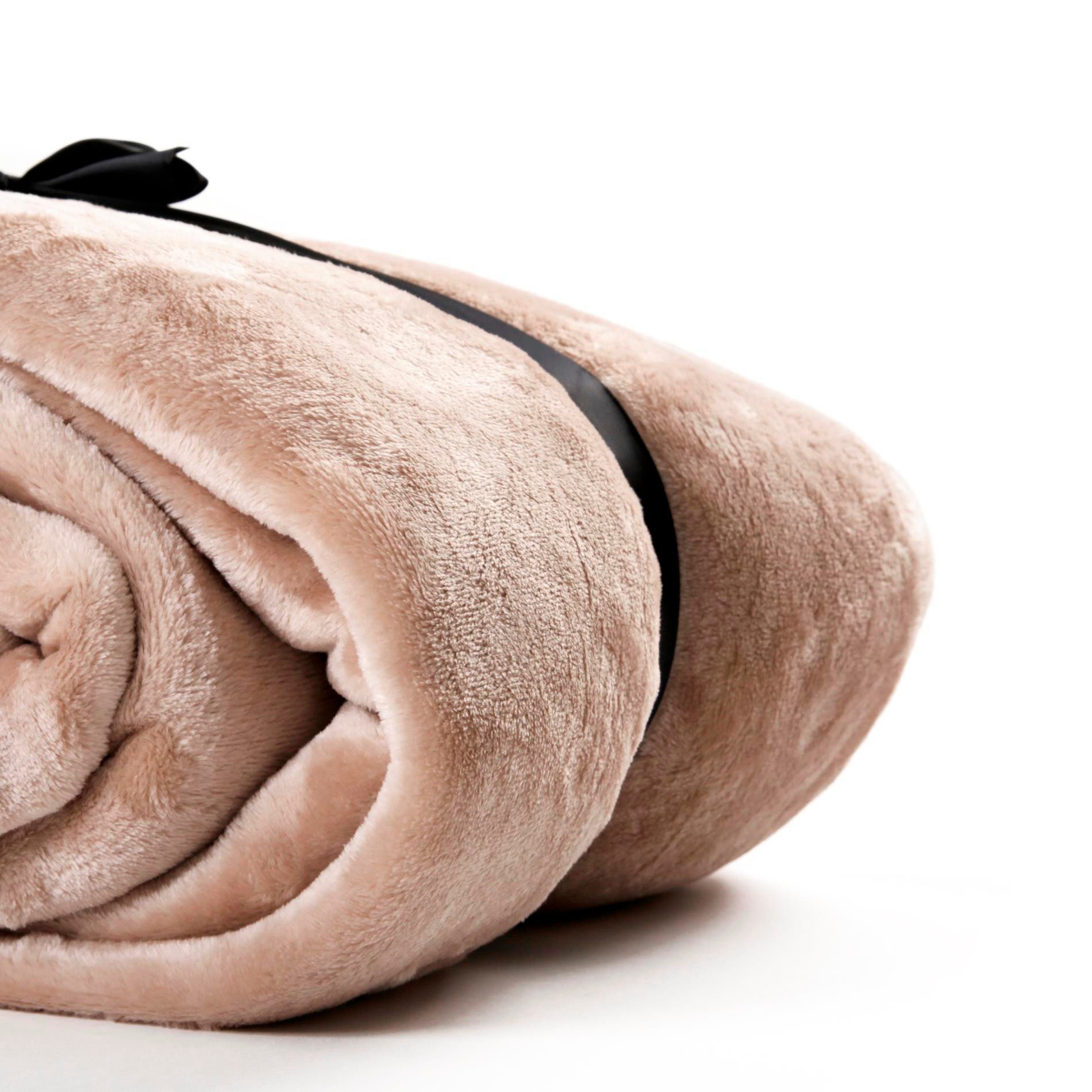 ESTEXO Tagesdecke Kuscheldecke Wohndecke 220 x 240 cm Flanell Decke Bettüberwurf Taupe