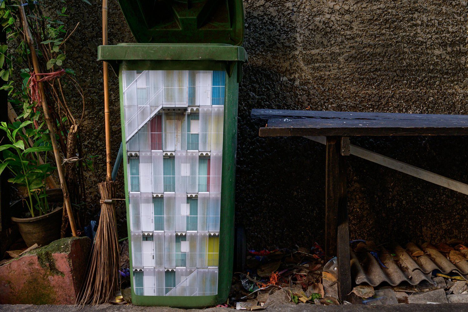 - Mülltonne, Architektur - - Abfalbehälter Sticker, Türen Wohnungen Mülleimer-aufkleber, Treppe Wandsticker MuchoWow (1 Container, St),