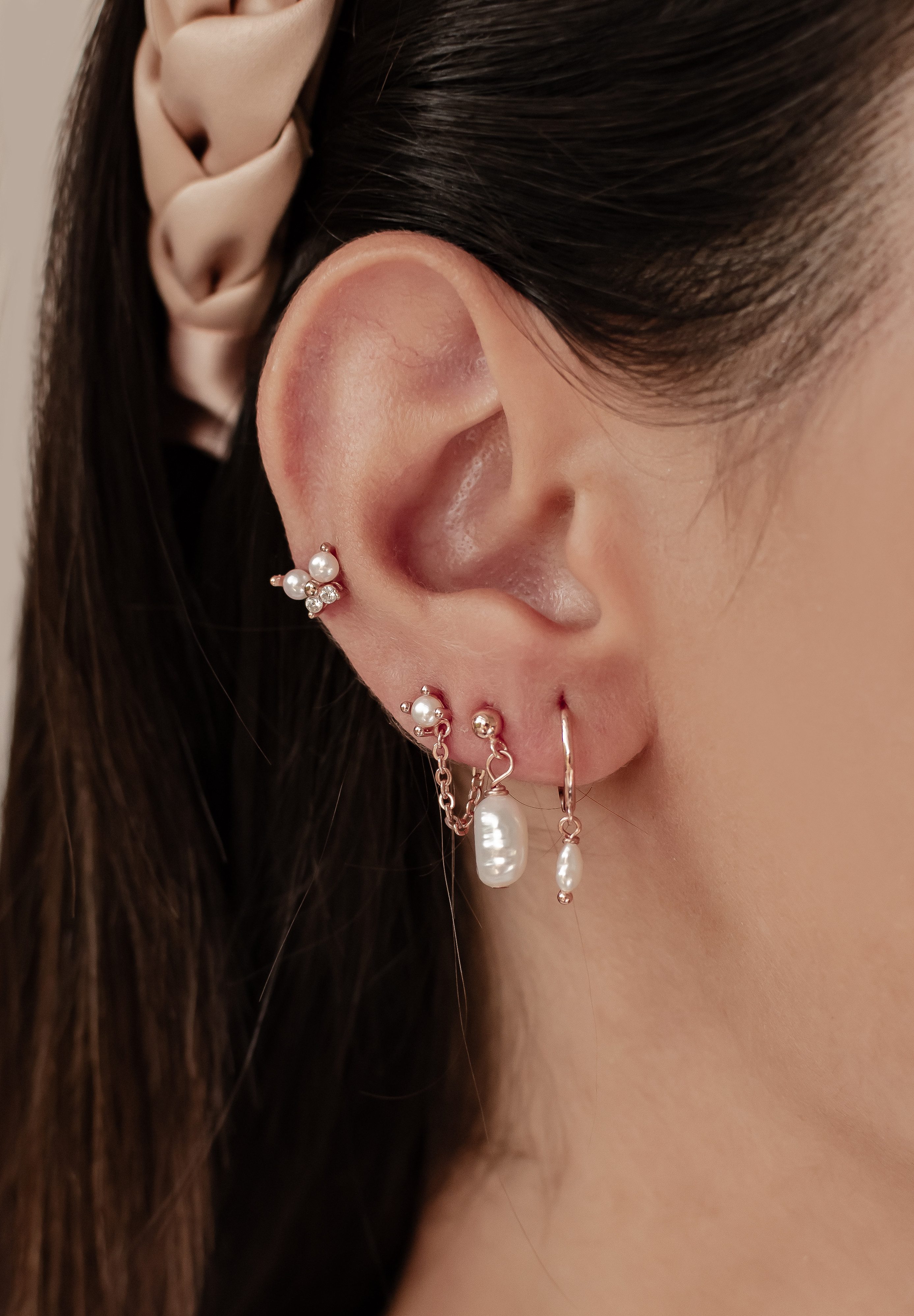 Hey Happiness Ohrring-Set Perlen Ohrstecker und Creolen, Layer Stapelbare Ohrringe, 8er Set 925 Silber Damenohrringe Süßwasserperle, 18K vergoldet
