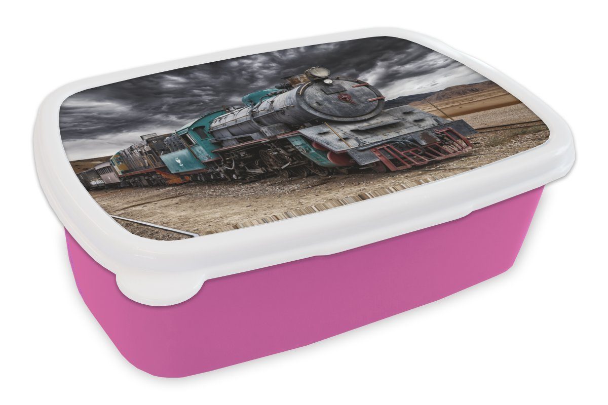MuchoWow Lunchbox Ein alter Dampfzug unter dunklem Himmel, Kunststoff, (2-tlg), Brotbox für Erwachsene, Brotdose Kinder, Snackbox, Mädchen, Kunststoff rosa