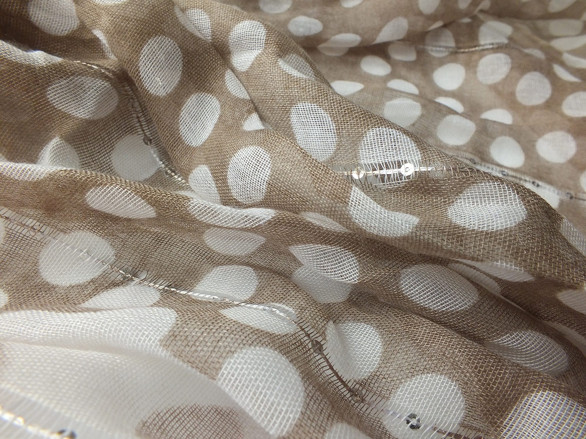 chic4home Schal Dreamy Flair, (1-St. 1-teilig), sommerlicher Damen Schal mit Dots-Print und funkelnden Pailletten