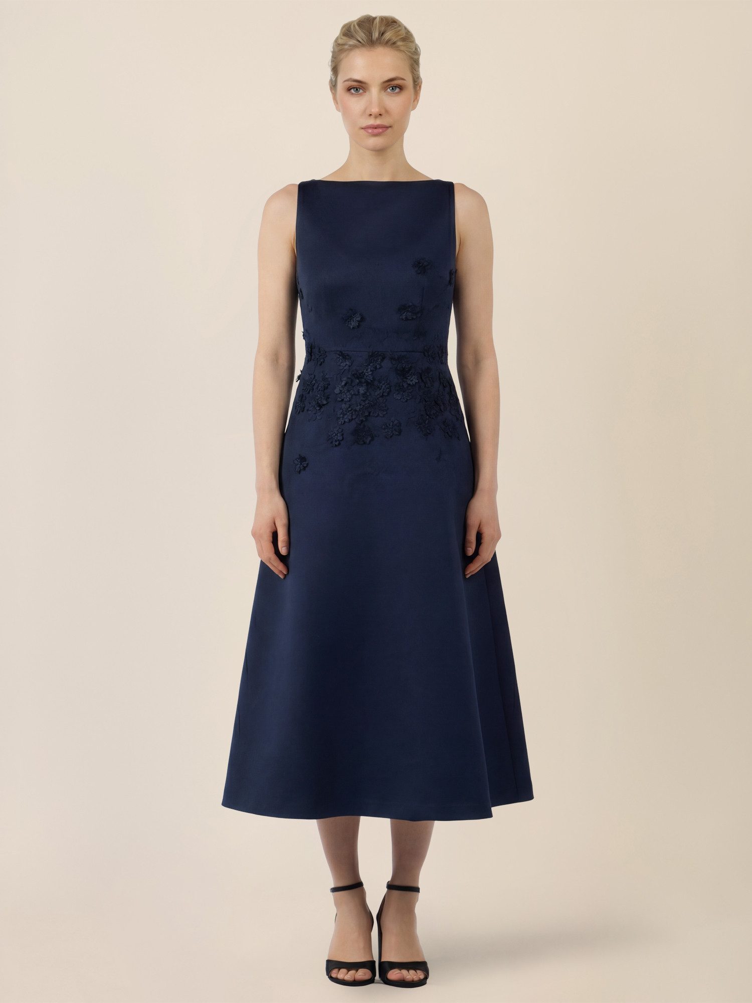 Apart Midikleid mit floraler 3D-Stickerei