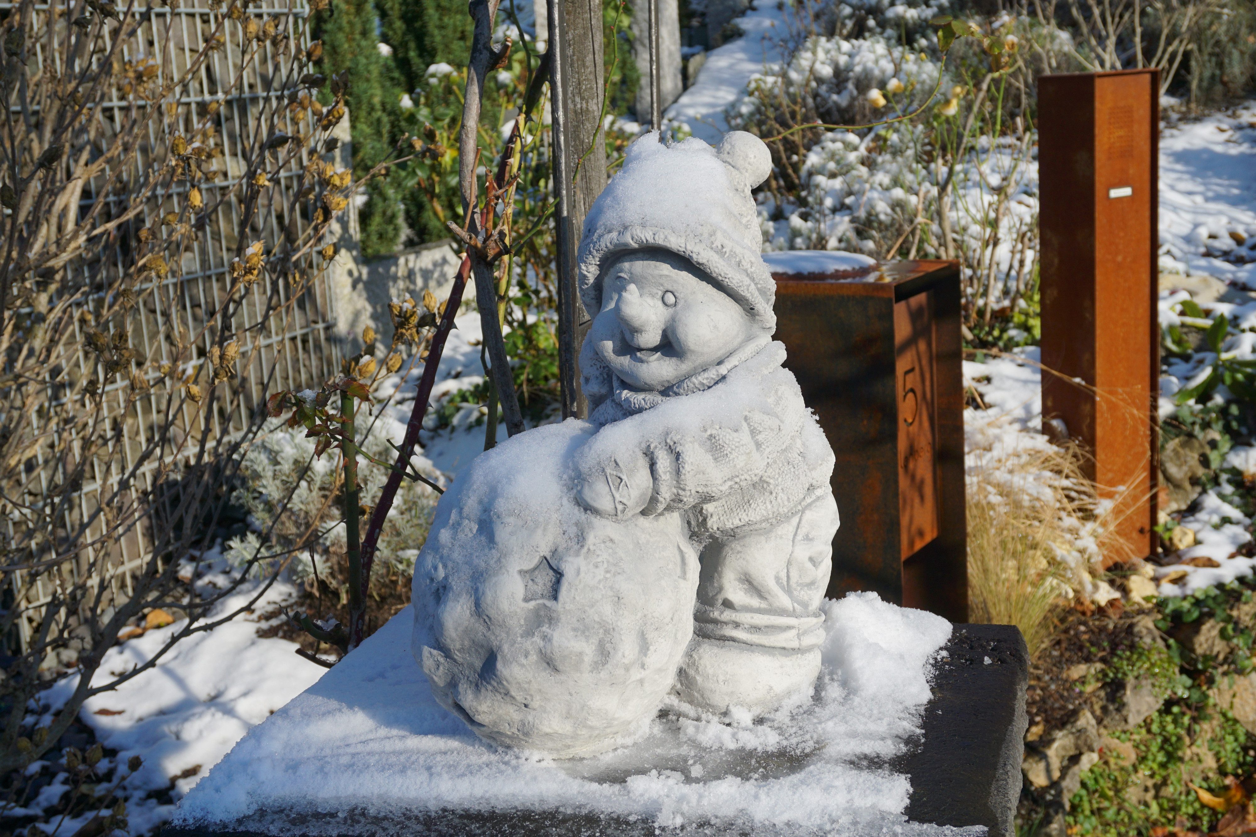 gartendekoparadies.de Gartenfigur Schneemann Steinfigur 44 cm Steinguss 26 kg, Frostsicher