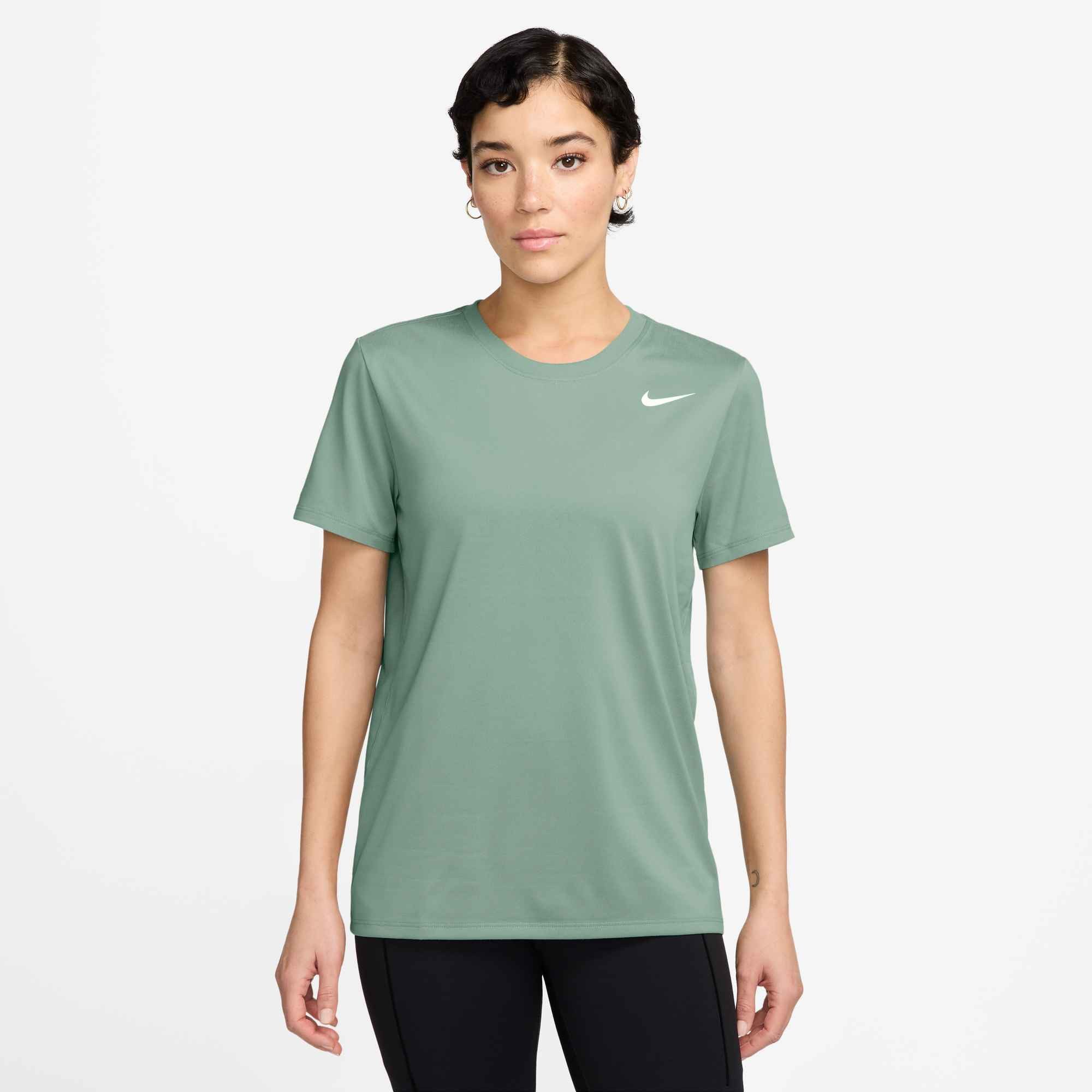 Nike T-Shirt W NK DF RLGD SS TEE sportlicher Stil, Kurzarm, für Fitness, Fußball, Yoga und Laufen