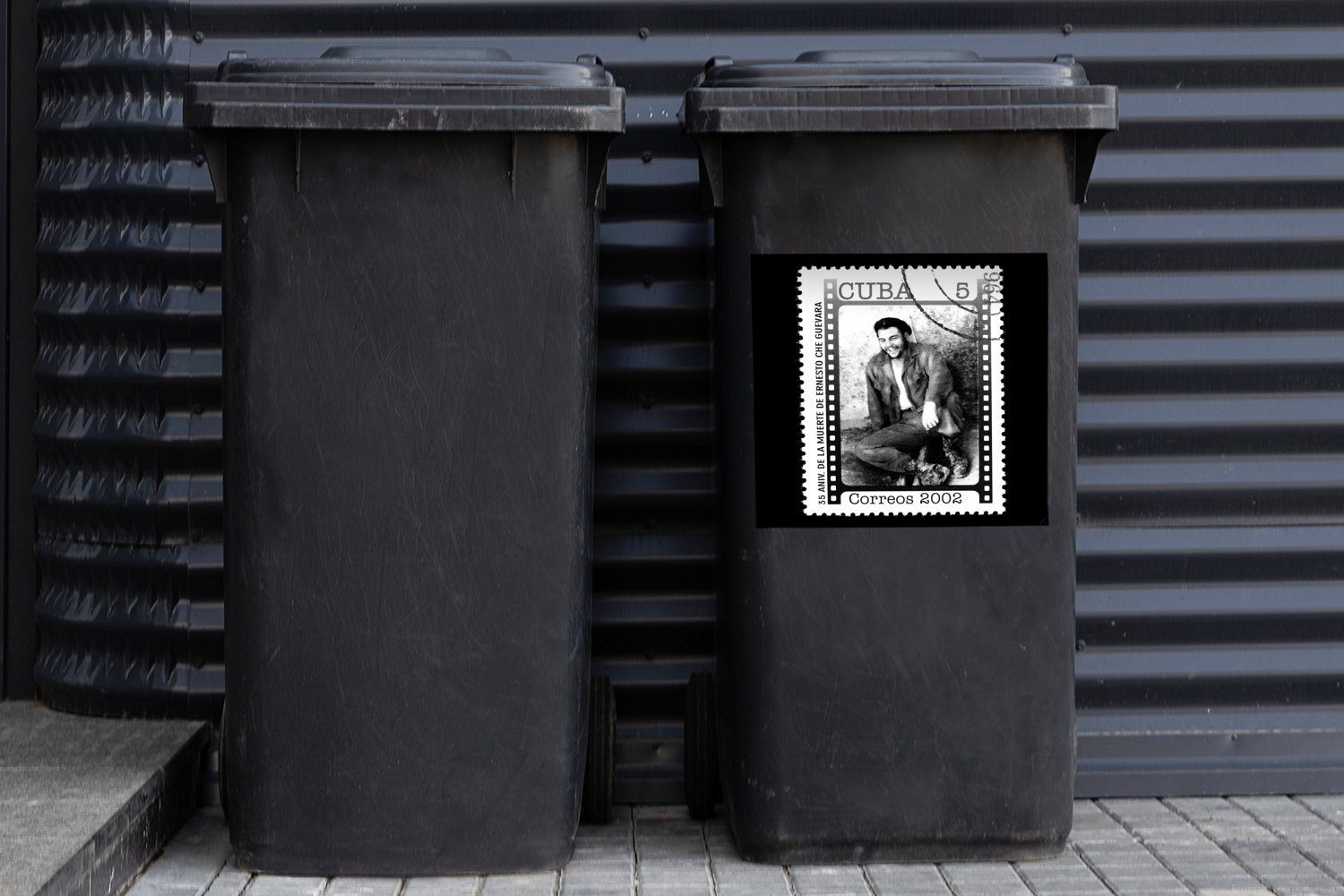 MuchoWow Wandsticker Briefmarke (1 Sticker, weiß - Abfalbehälter St), Guevara Container, Mülltonne, und Mülleimer-aufkleber, schwarz mit Che