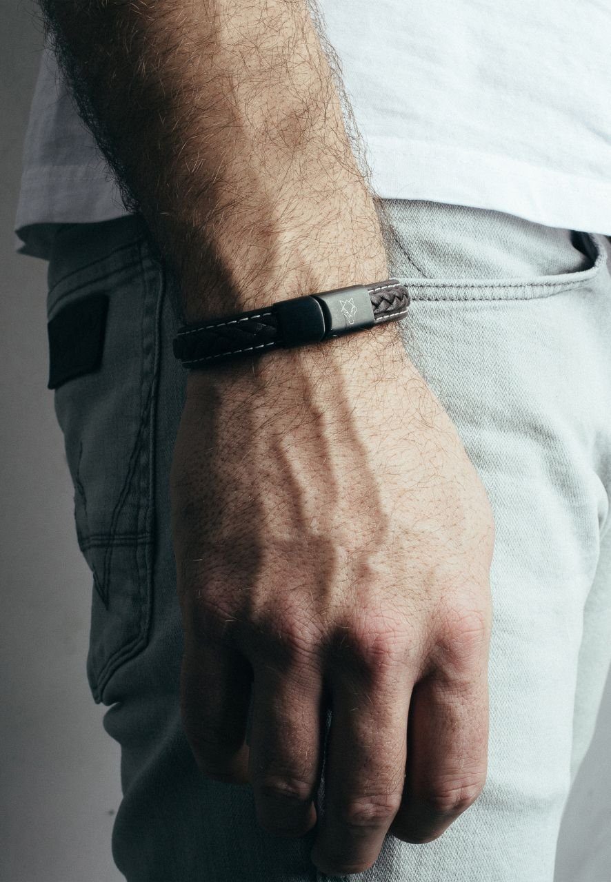 Akitsune Lederarmband Fides Lederarmband Mattschwarz - Braun 22cm günstig online kaufen