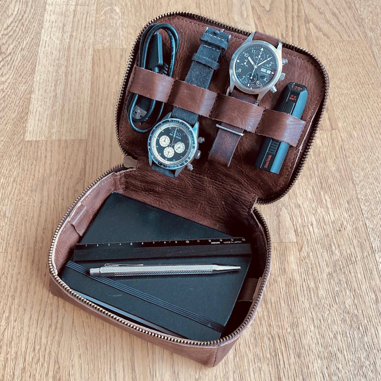 DRAKENSBERG Etui Kabeltasche »Tony« (S) Vintage-Braun, kleiner Reise Kabel-Organizer aus Leder, Aufbewahrung von Ladegeräten