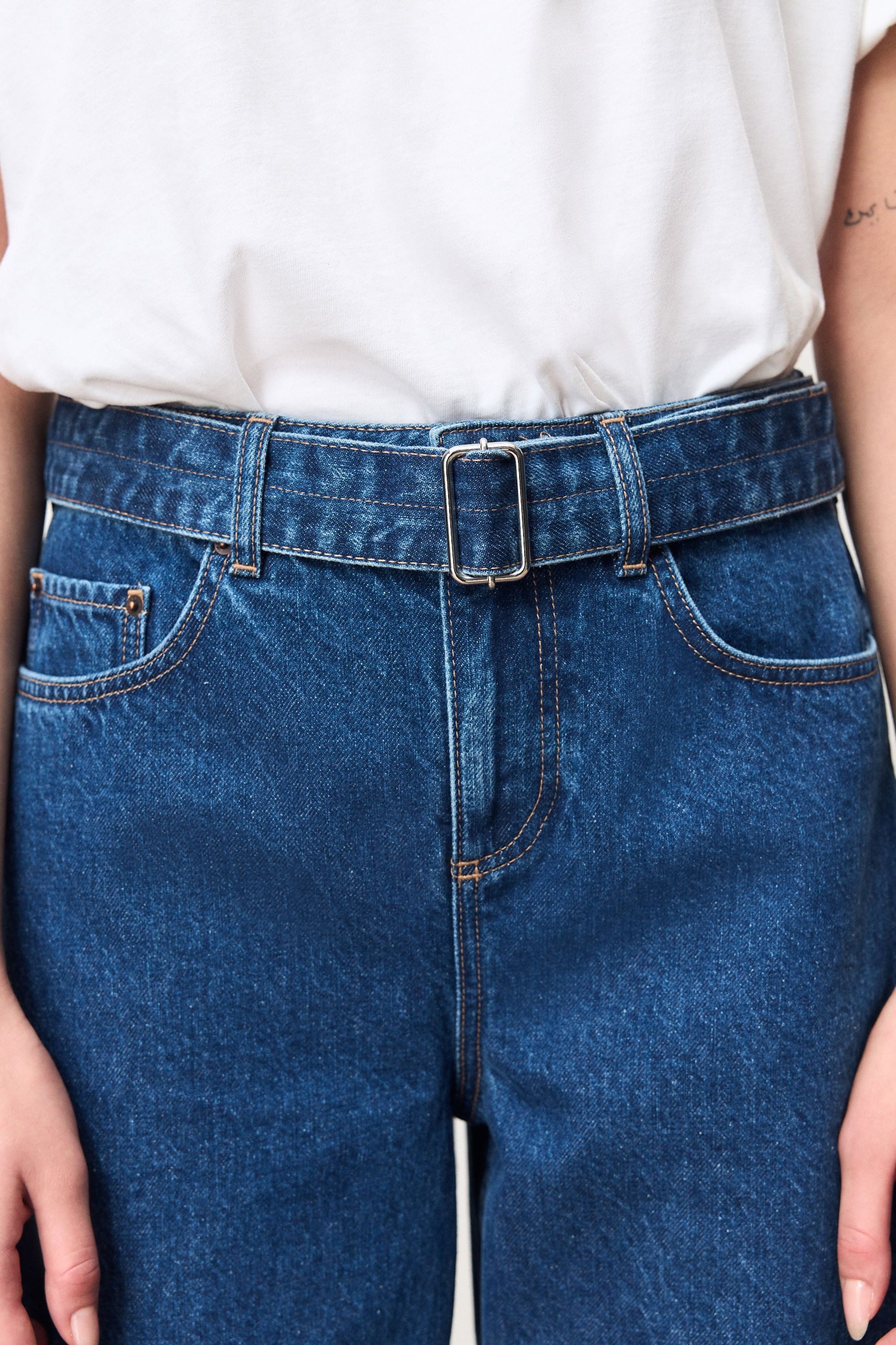 Next Weite Jeans Jeans mit Barrel-Bein und Gürtel (1-tlg)