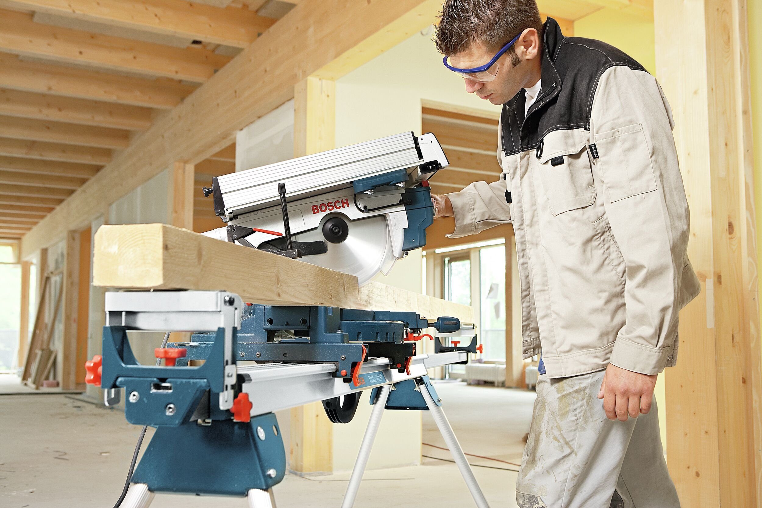 Bosch Professional Kapp- und Gehrungssäge GTM 12 JL, Kombinationssäge - im Karton