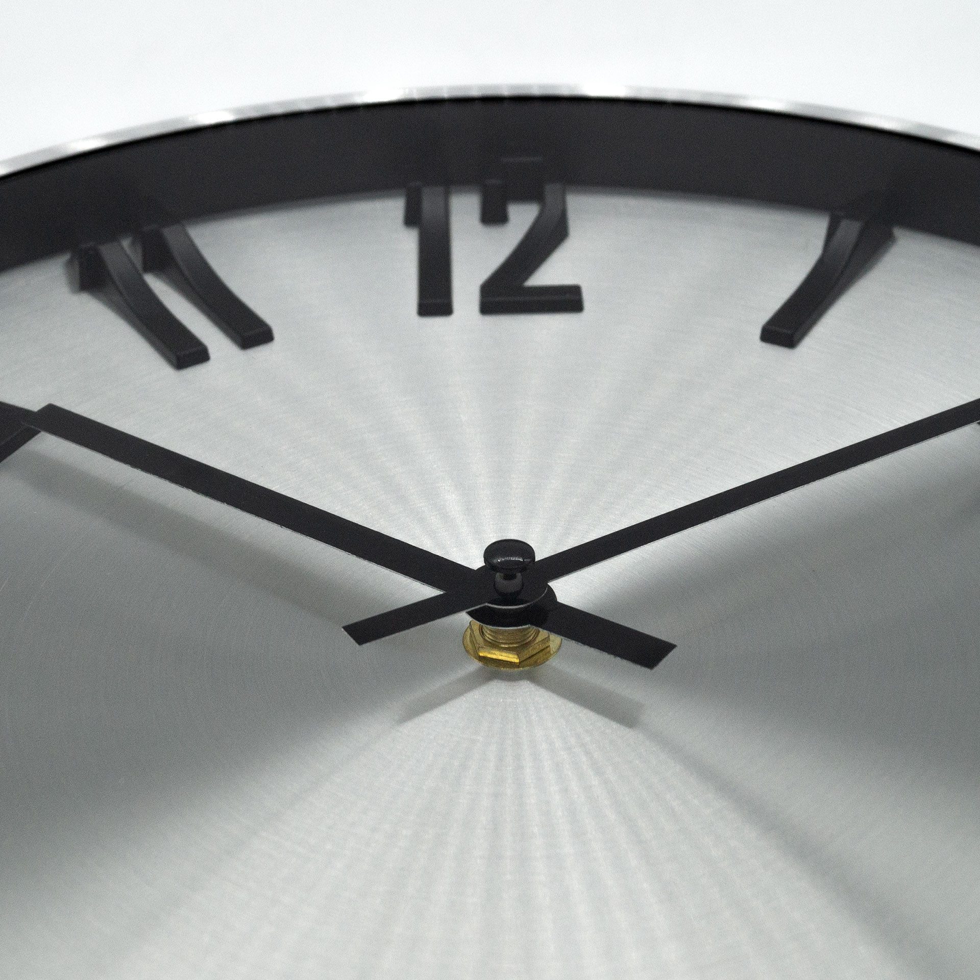 K&L Wall Art Wanduhr Metalluhr modern Aluminium Wanduhren ohne Ticken (Quarz Uhrwerk ohne Tickgeräusche)