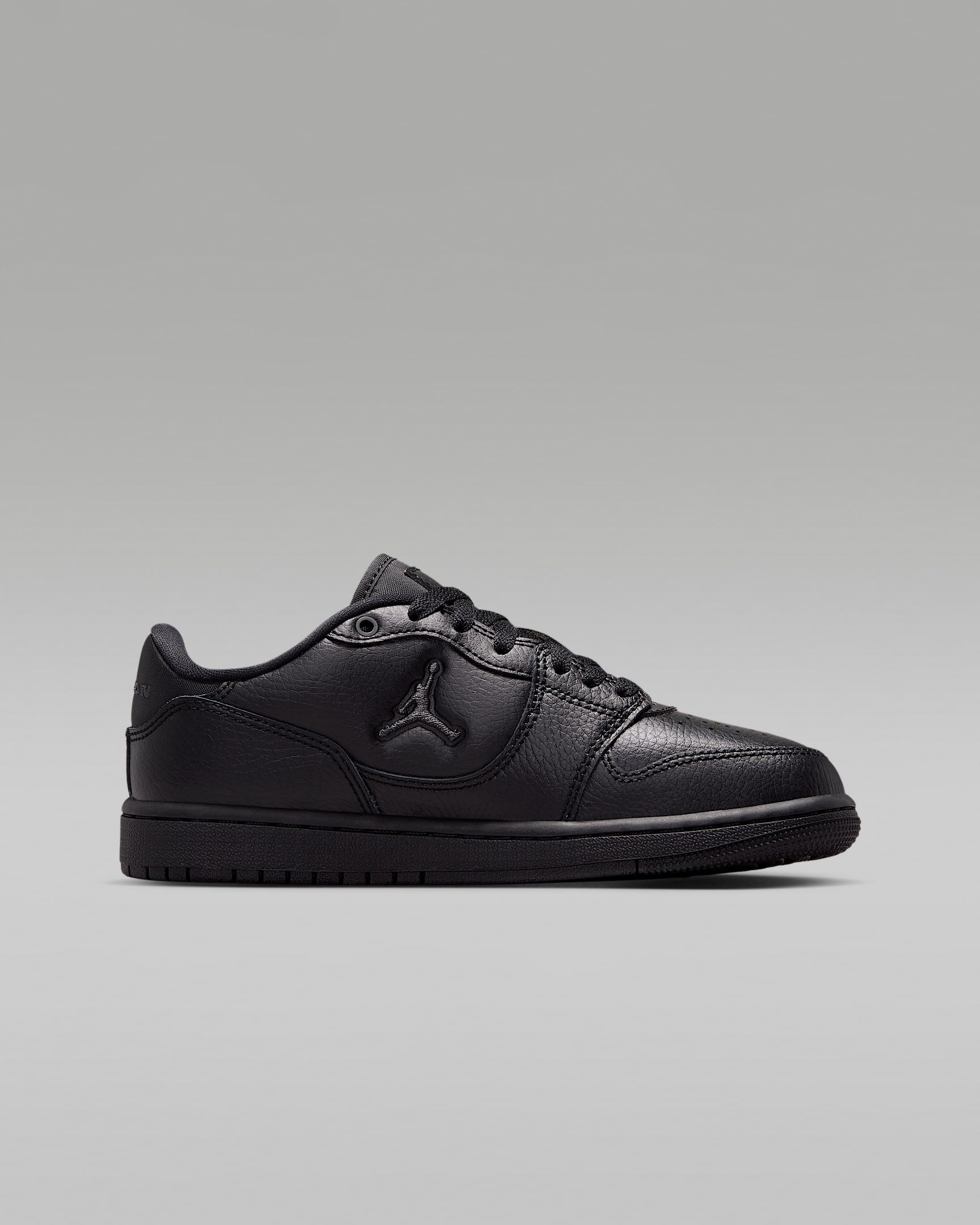 Jordan Jordan Court Connect Low Sneaker inspiriert vom Look des Air Jordan 1