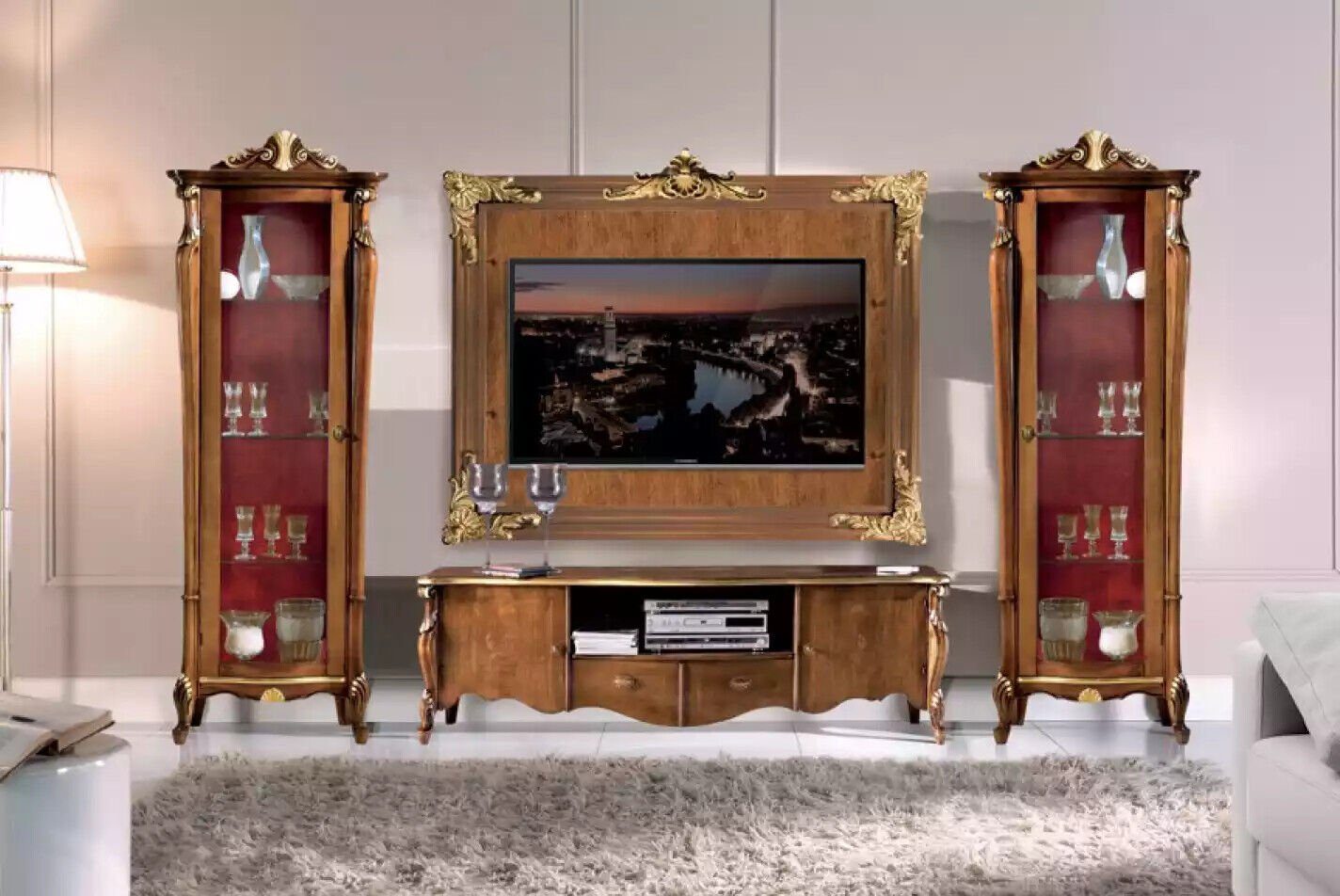Wohnwand Elegante Wohnwand aus hochwertigem Holz mit Vitrine und Regal