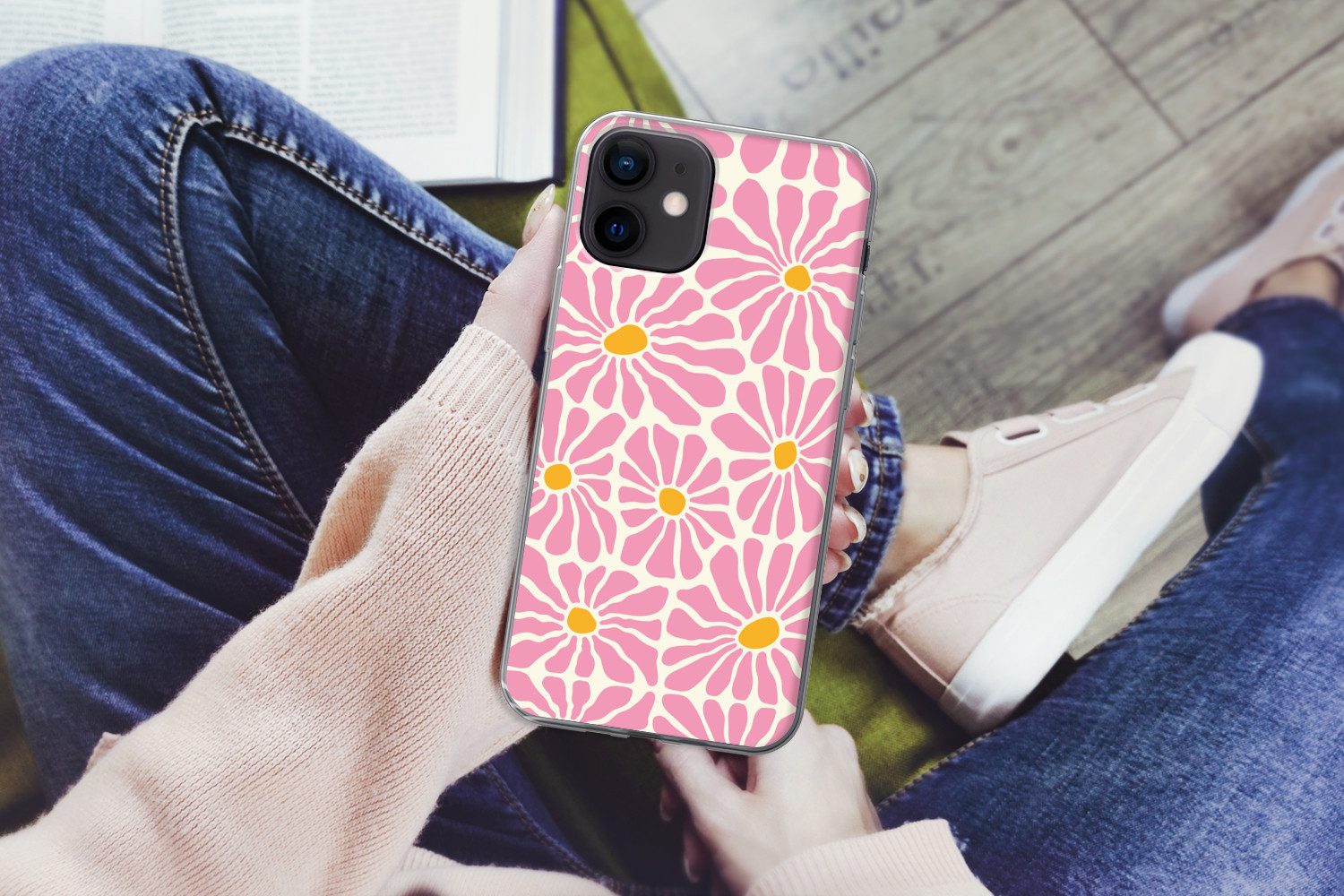 MuchoWow Handyhülle für Apple iPhone 12 Blumen - Muster - Rosa - Beige - Orange, Smartphone-Bumper, Print, Handy Schutzhülle Dünn