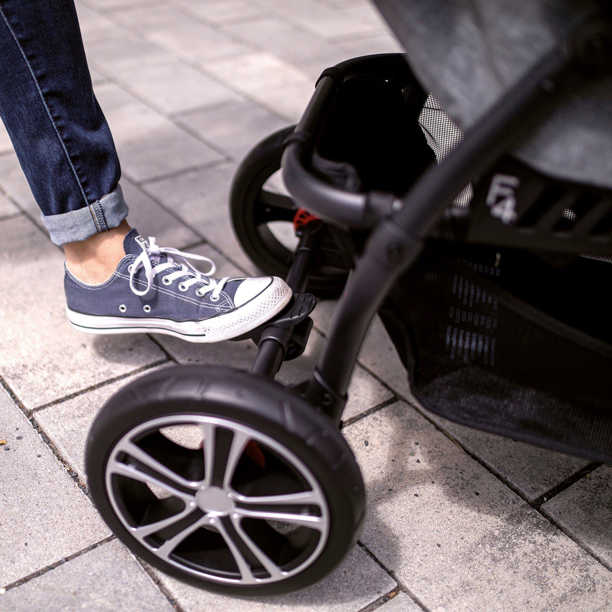 C2 Kombi-Kinderwagen anthrazit, mit F4 und Babyschalenadapter Compact schwarz/tabak, Gesslein Tragetasche Air+,