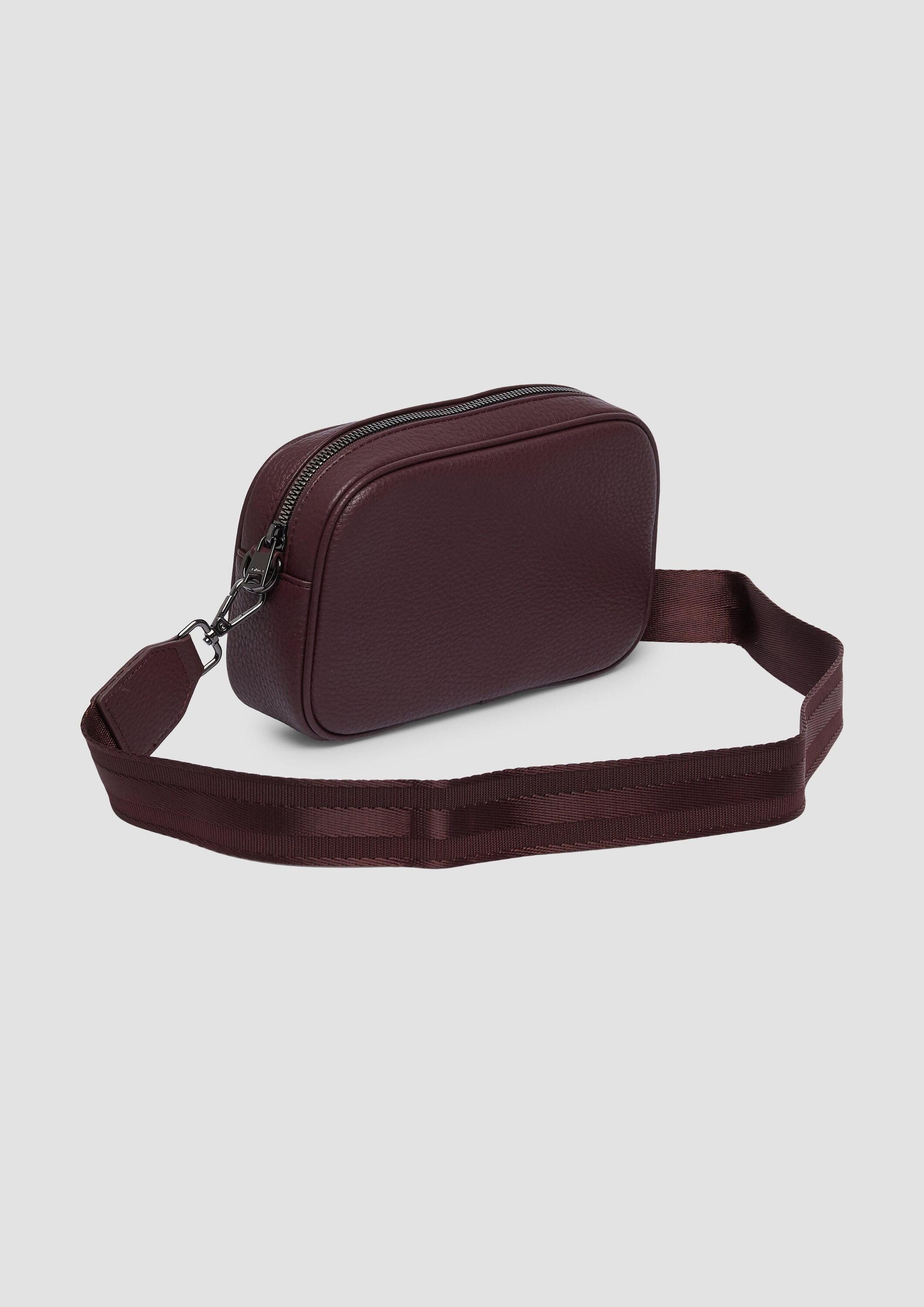 s.Oliver Umhängetasche Tasche, Mittelgroße Camera-Bag aus Lederimitat