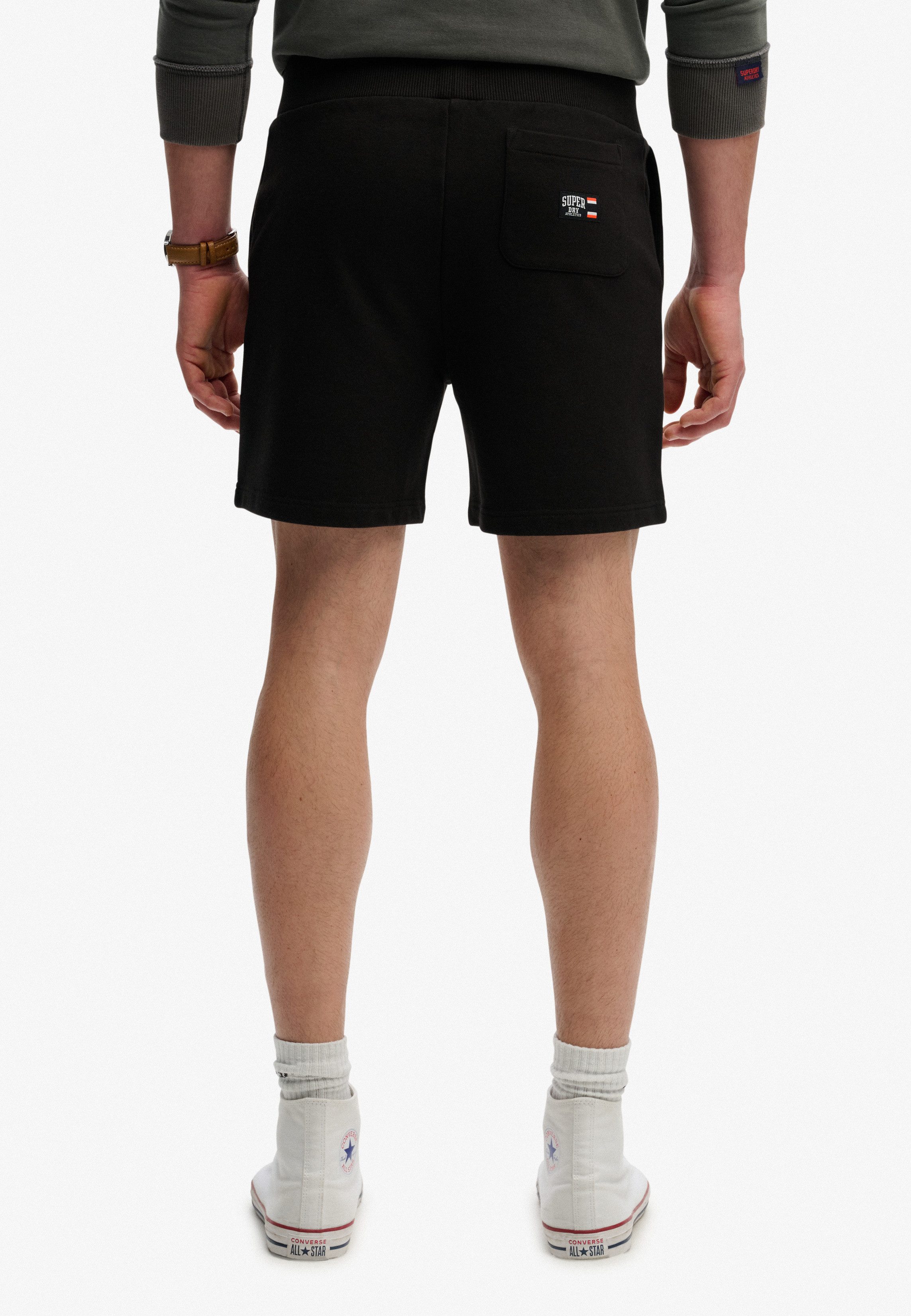 Superdry Sweatshorts ESSENTIAL LOGO CLASSIC SHORT Relaxed Fit, mit Gummizug, knielange Form, unifarben