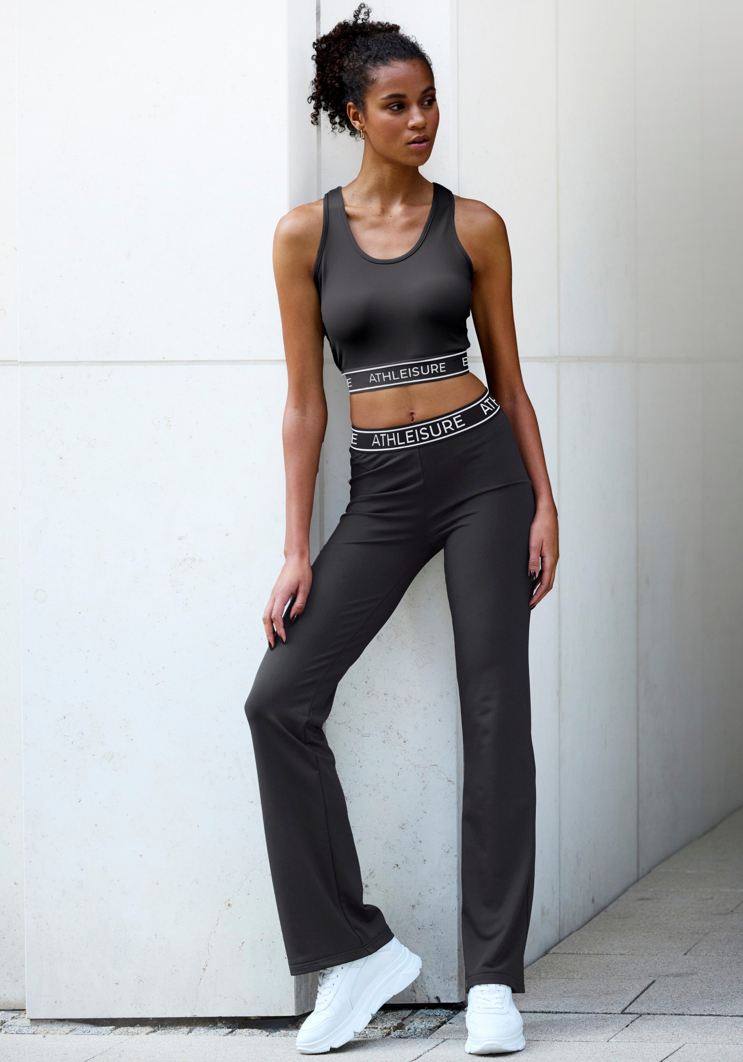 LASCANA ACTIVE Jazzpants mit breitem Gummibund und Aufschrift, Schlaghose, Flared, Bootcut