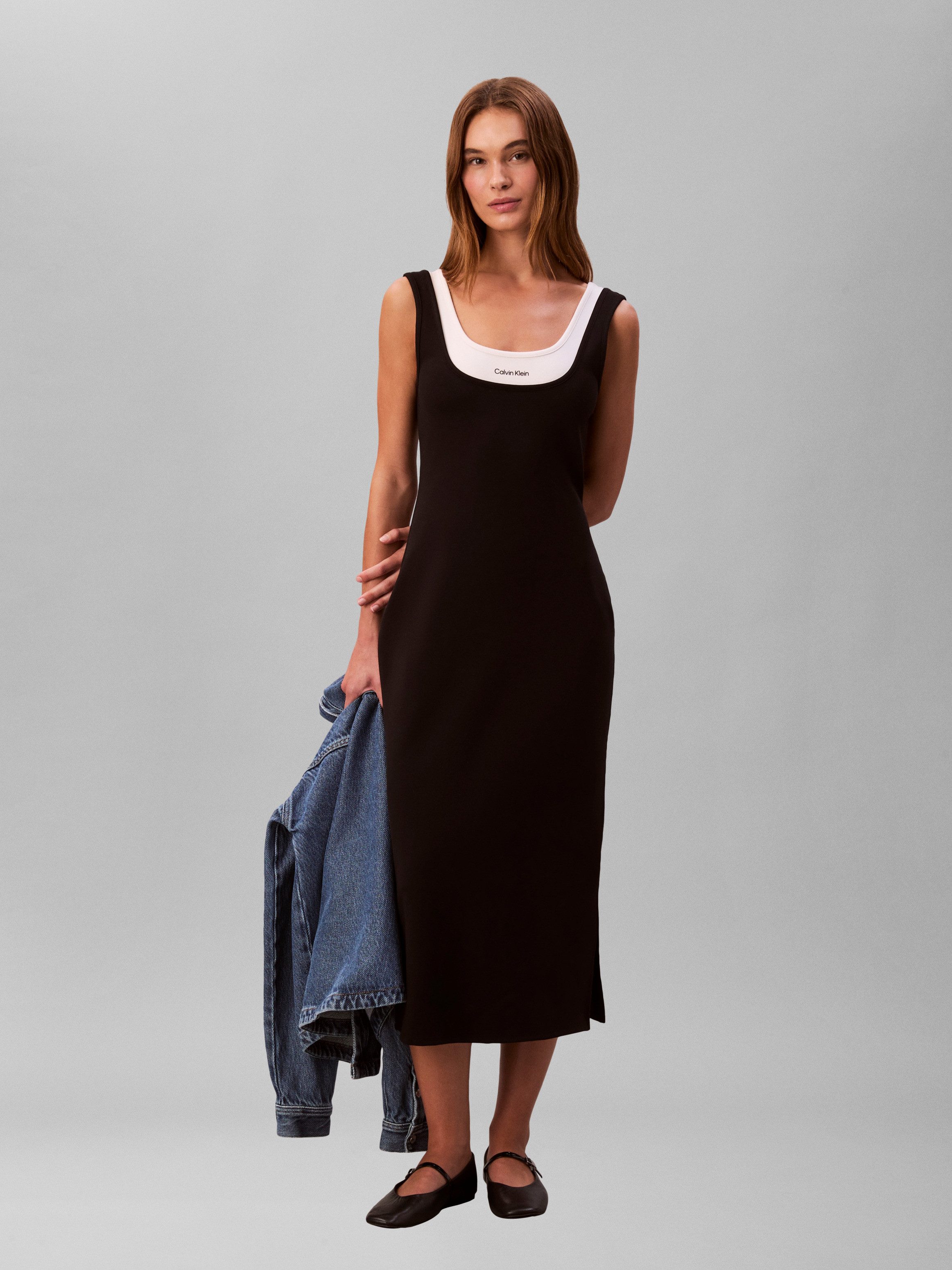 Calvin Klein Jeans Midikleid Körpernahe Passform mit tiefem Rundhalsausschn günstig online kaufen