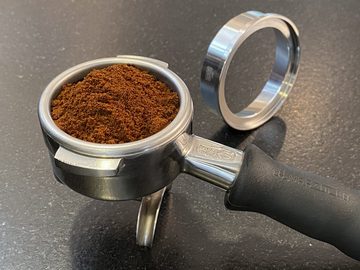 scarlet espresso Siebaufsatz, Präzisions-Trichter »Barista Cono Livello 58,5 mm« aus Edelstahl für Siebträger, Dosing Funnel Fülltrichter für Kaffeemehl von scarlet espresso
