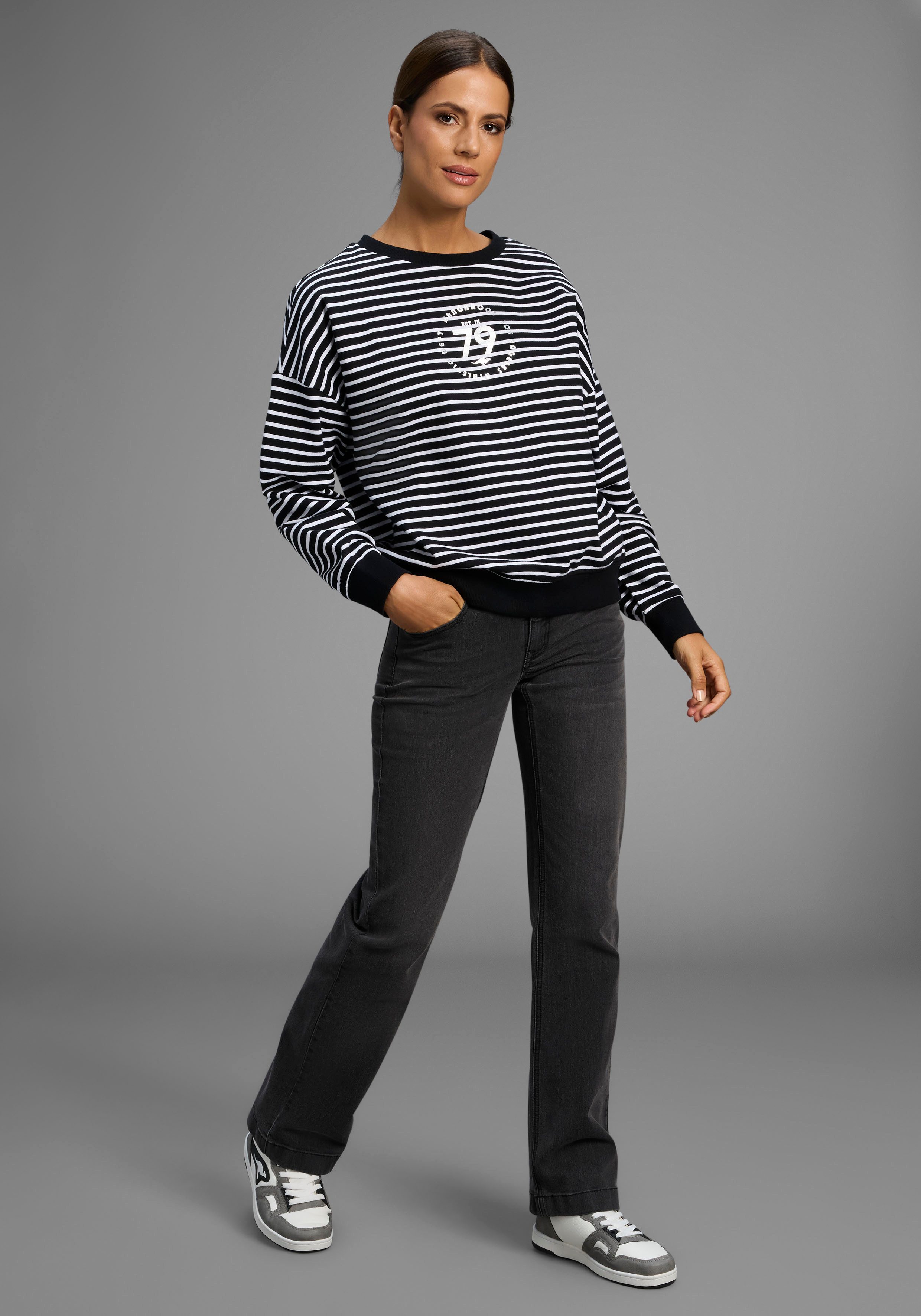 KangaROOS Sweatshirt im Oversize Look mit schimmerndem Frontprint – Bild 5 von 5