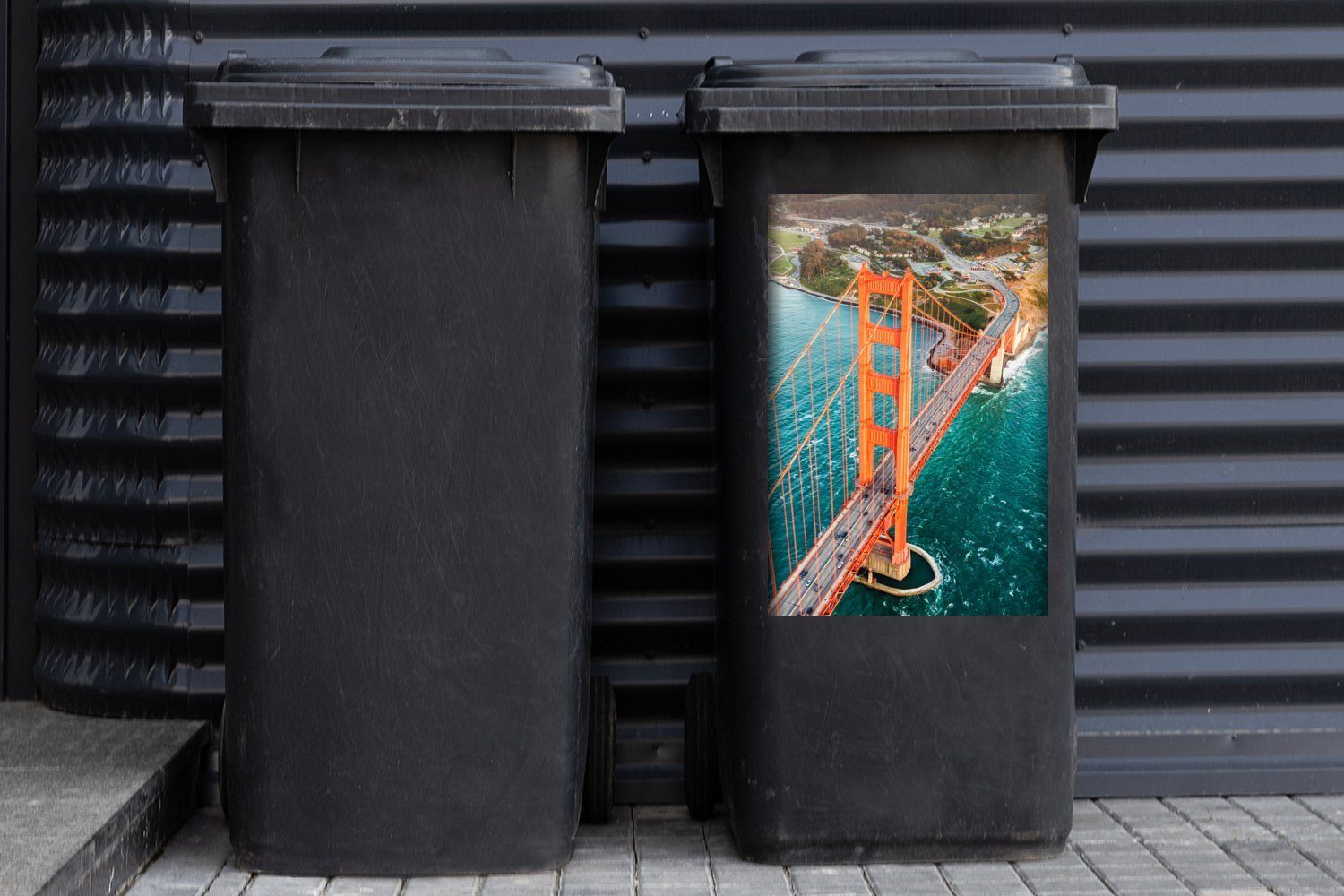 MuchoWow Wandsticker Mülleimer-aufkleber, - Golden Container, Amerika St), Wasser Bridge Sticker, (1 Mülltonne, Gate Abfalbehälter 