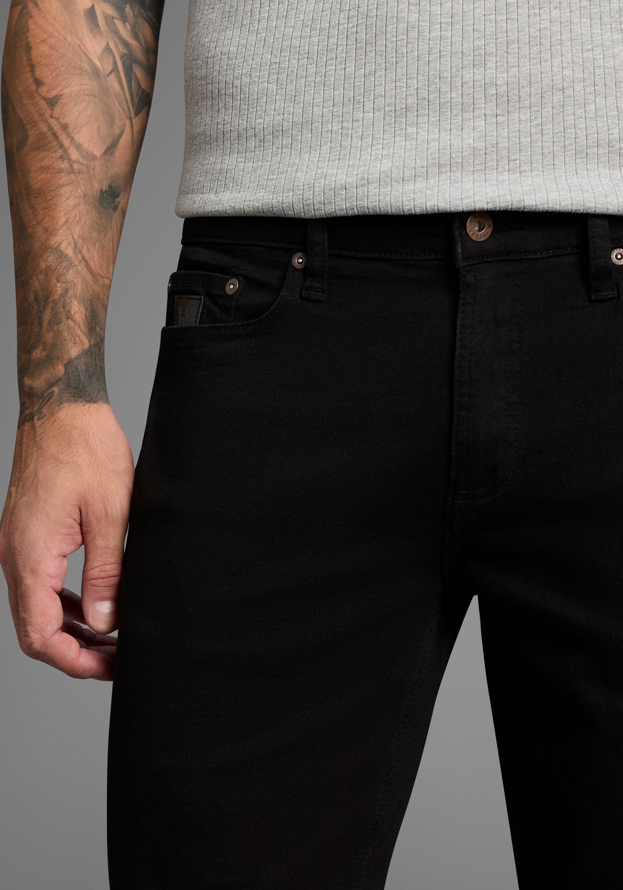 Bruno Banani Jeansshorts Hutch-Shorts gerade geschnittene kurze Beine, niedrige Leibhöhe – Bild 5 von 5