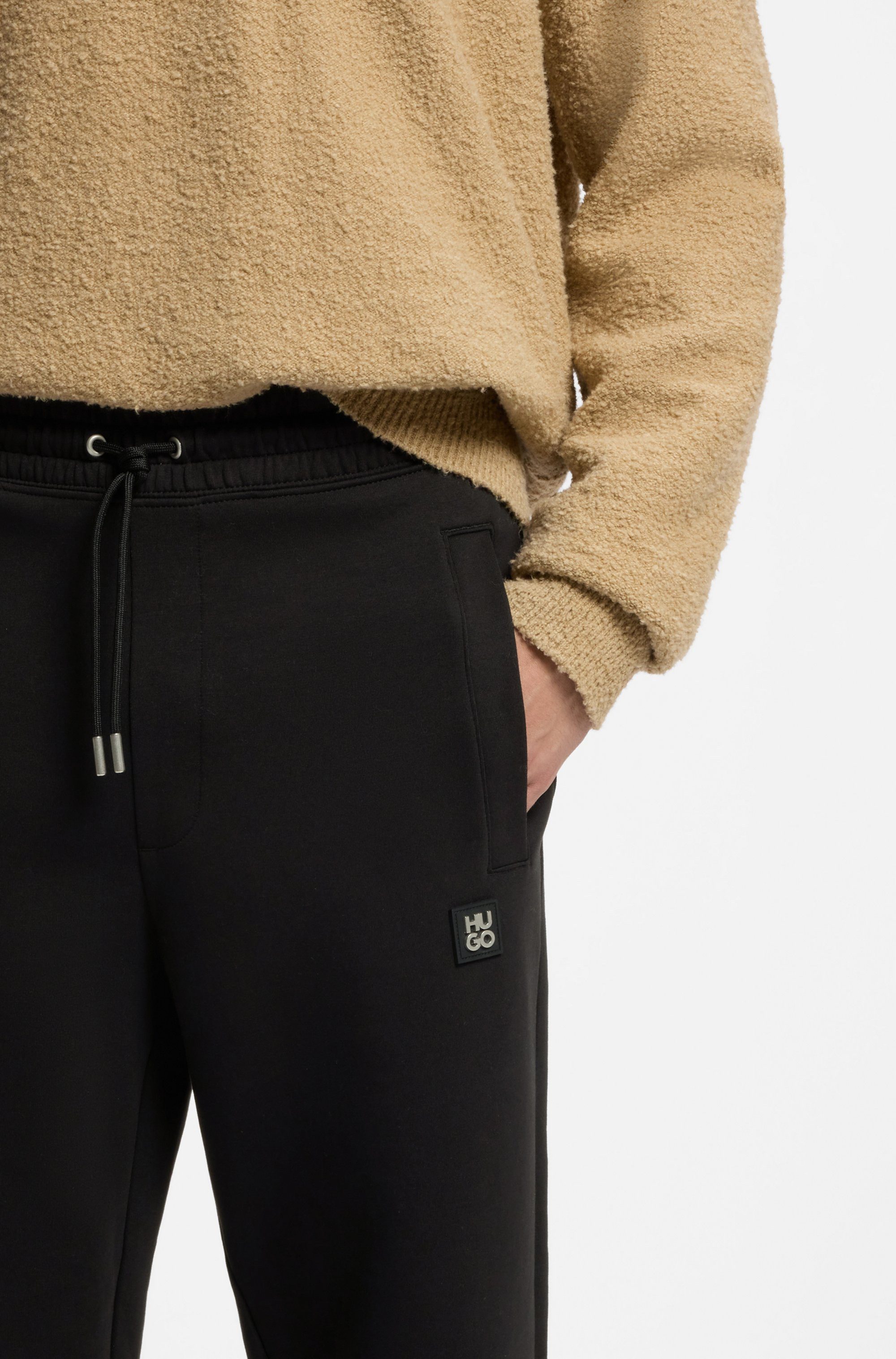 HUGO Sweathose Dimacs Metal Logo elastischer Bund mit Kordel, Relaxed Fit, Premium Interlock