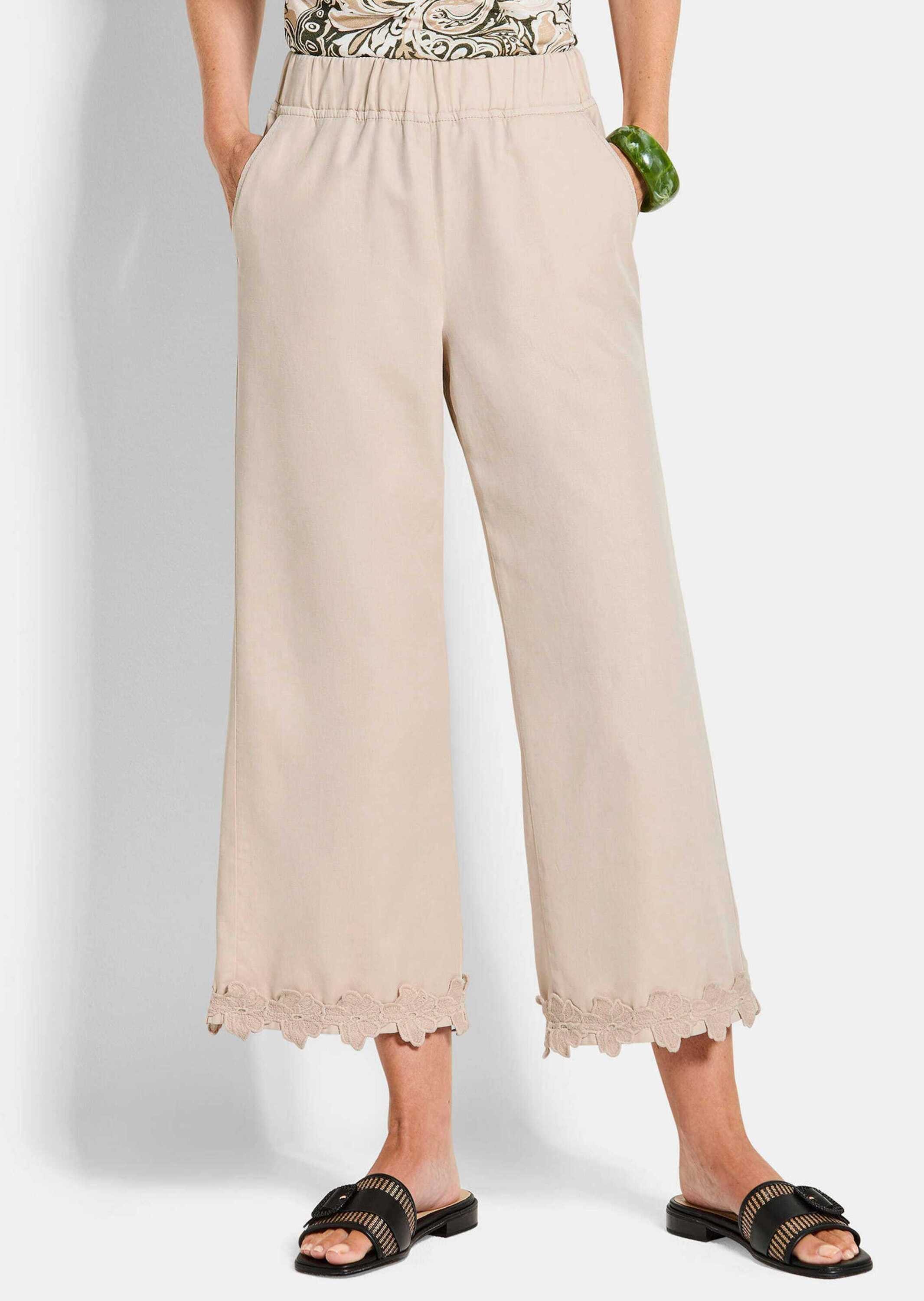 Stoffhose Kurzgröße: Sommerhose mit floraler Spitze