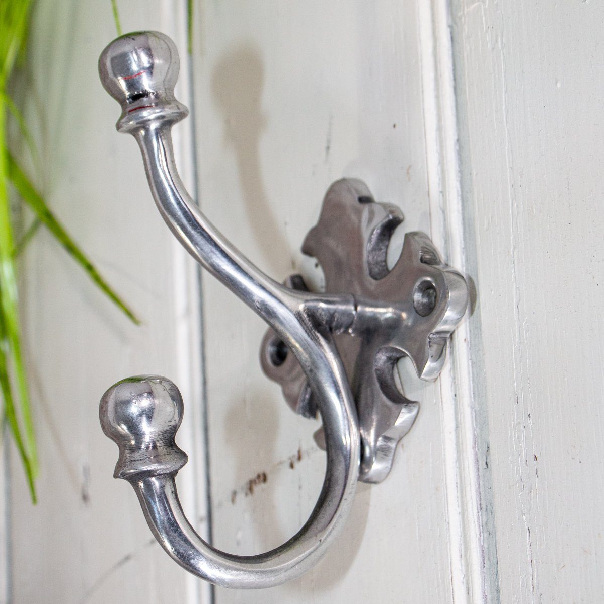 Antikas Wanddekoobjekt Garderobenhaken, Groß, aus Aluminium, Kleiderhaken im antiken Design