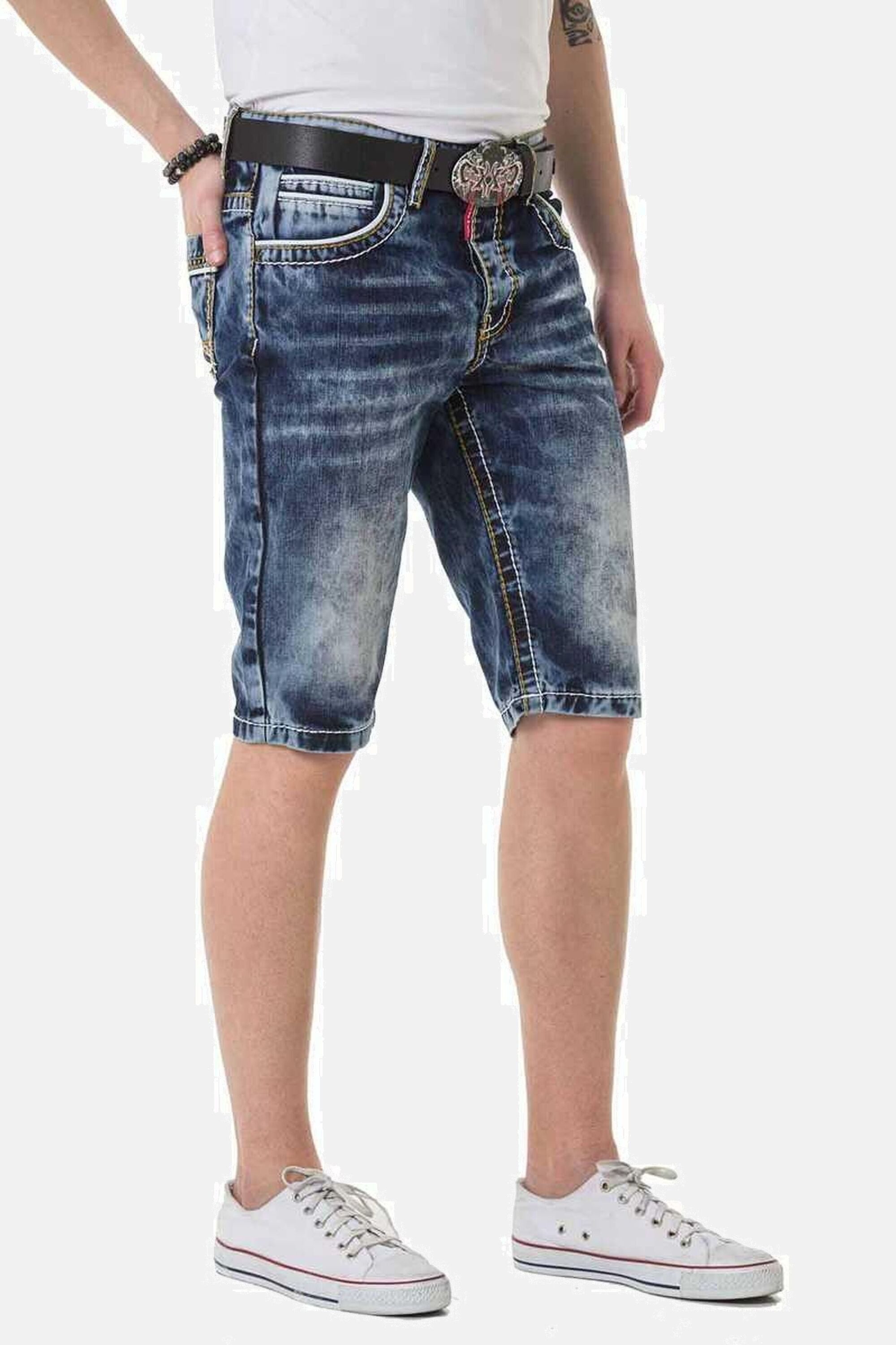 Cipo & Baxx Jeansbermudas Bermuda & Short mit stylishen Kontrastnähten, CK268