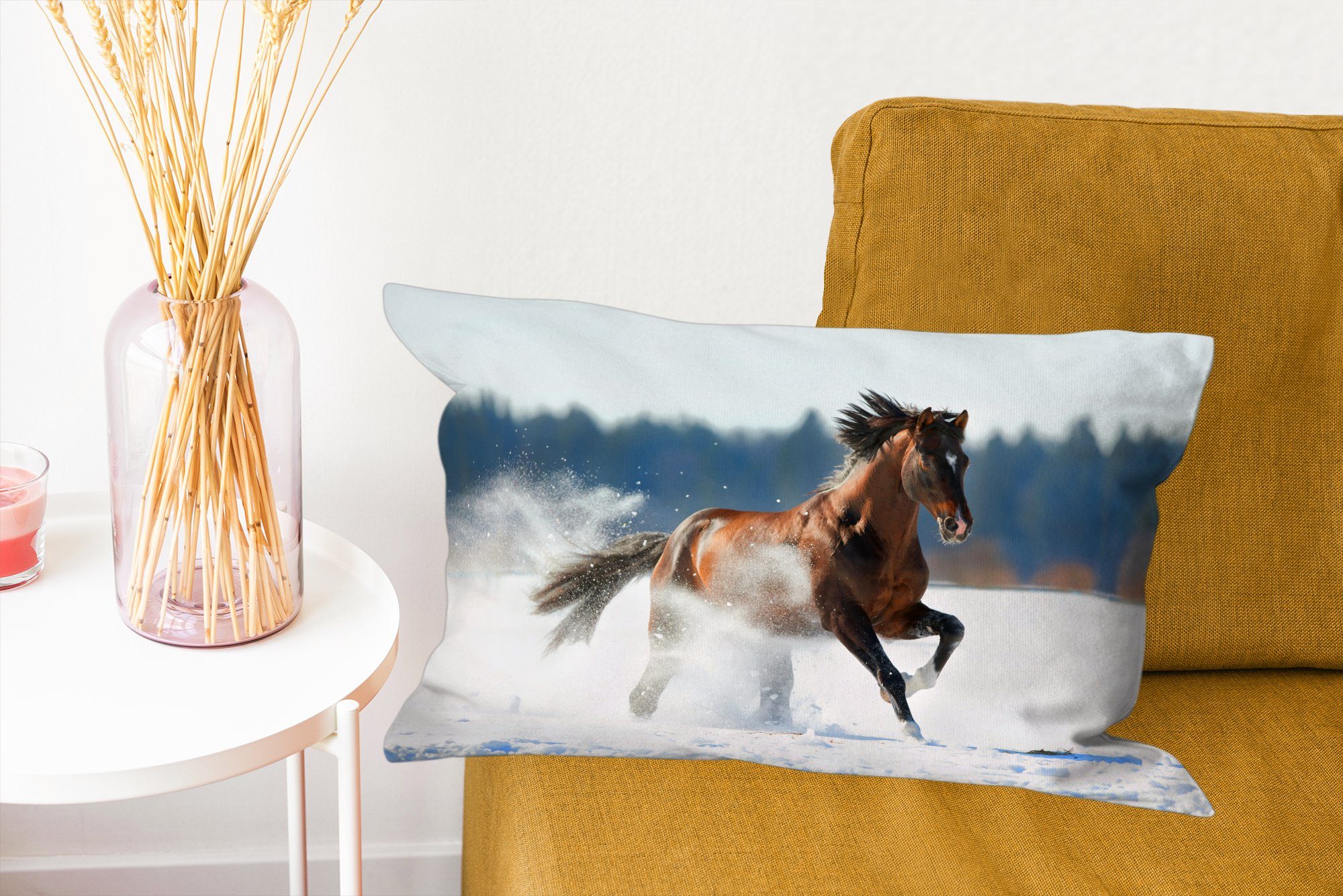 Schnee Pferd mit Dekoration, - Winter, Füllung, MuchoWow Wohzimmer Zierkissen, Dekokissen Schlafzimmer Dekokissen -