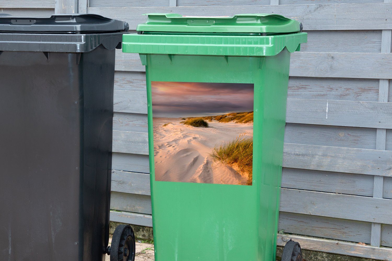 Abfalbehälter St), - Mülltonne, - Sticker, MuchoWow Wandsticker Container, Strand Sonne (1 Düne Mülleimer-aufkleber,