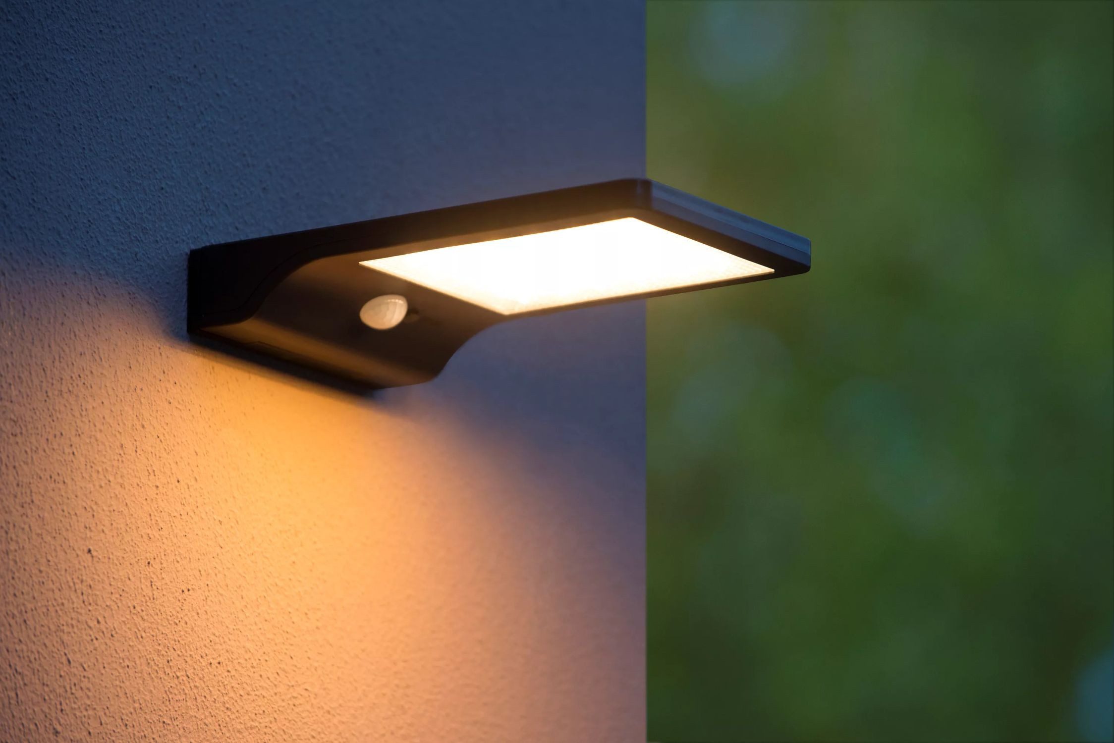 Licht-Erlebnisse Außen-Wandleuchte VINTA, LED fest integriert, Warmweiß, Solar LED mit Bewegungsmelder IP44 B: 19 cm Schwarz Weiß eckig 380 lm