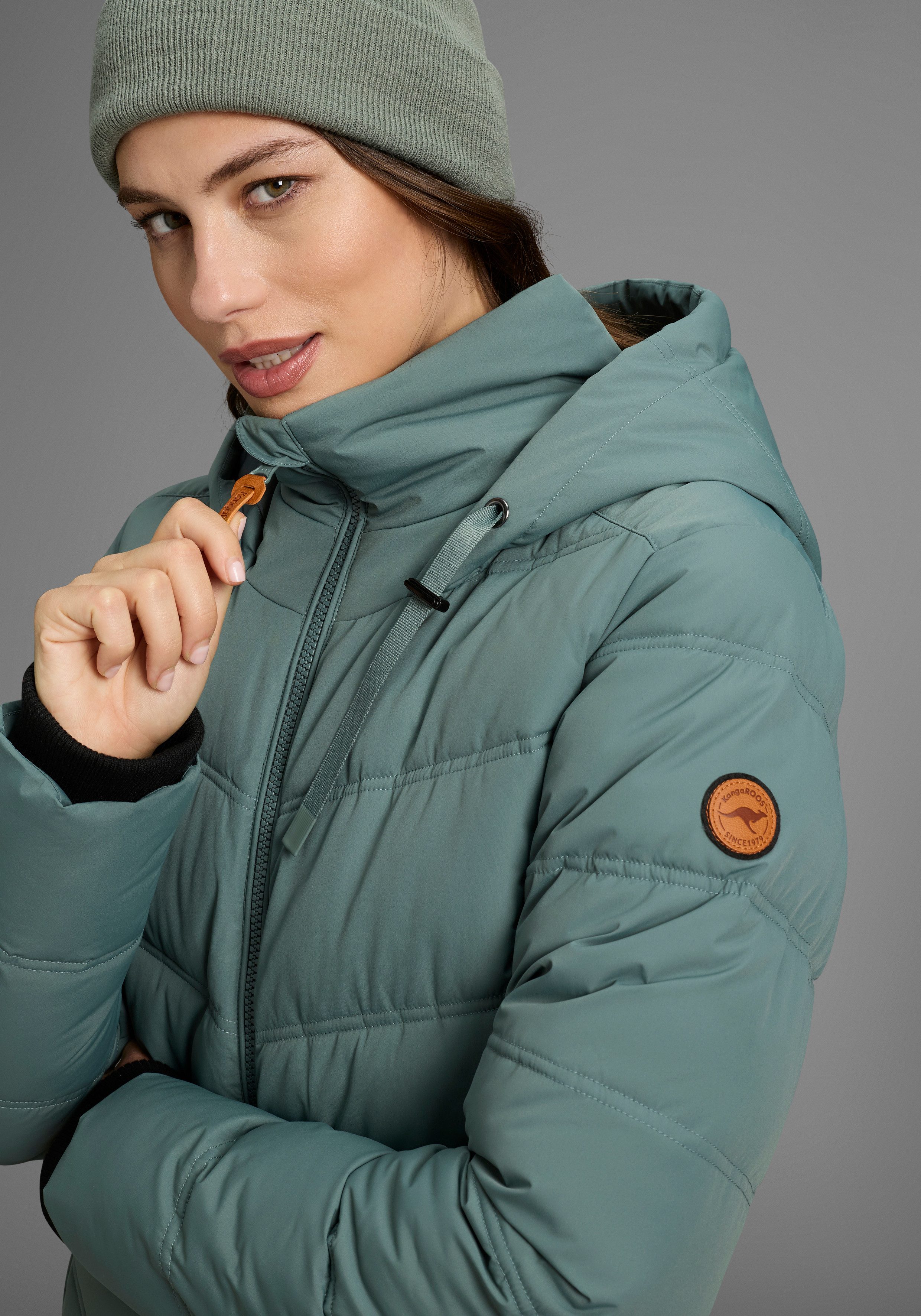 KangaROOS Winterjacke mit Kapuze, hüftbedeckende Länge
