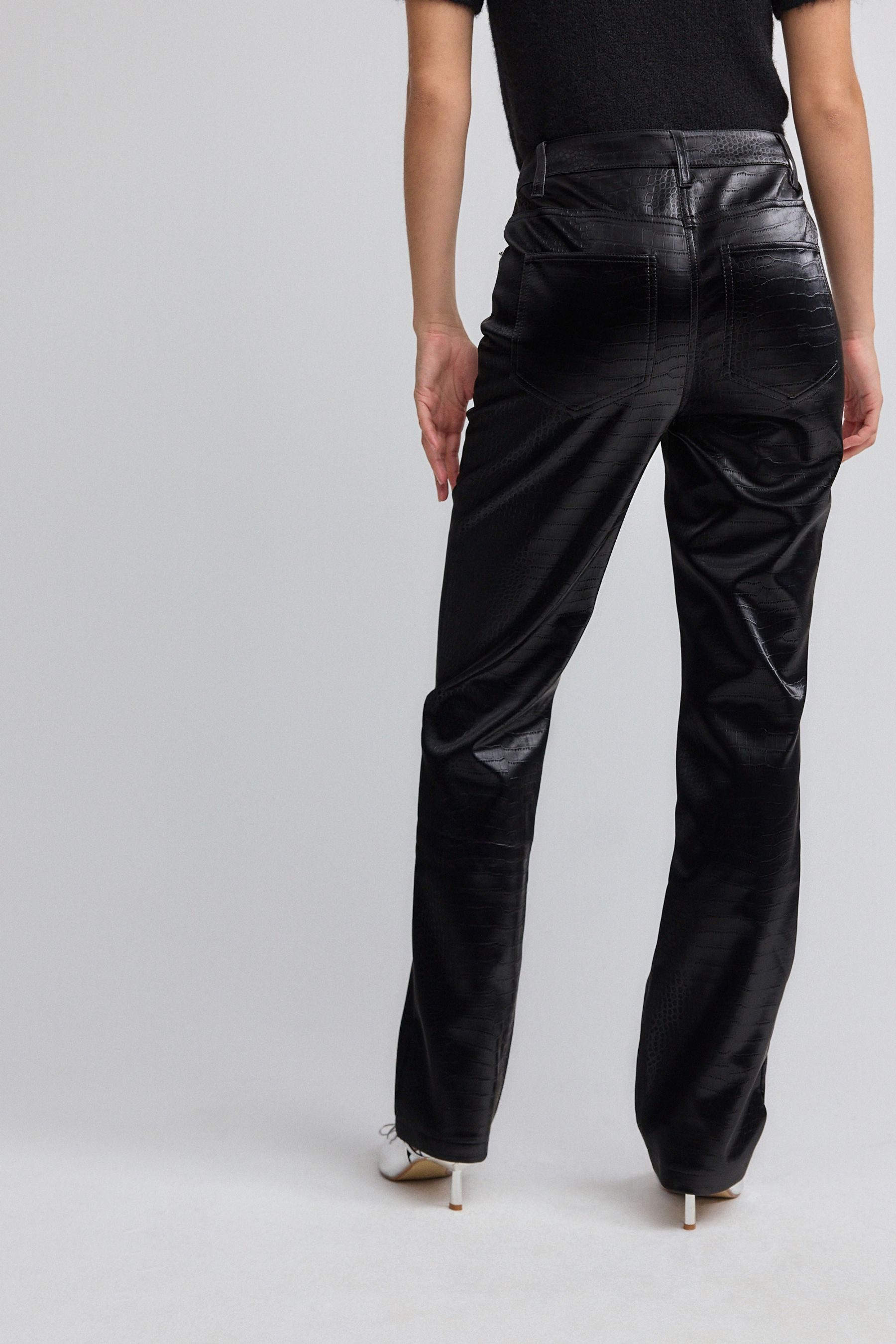 Next Lederimitathose Hose aus Kunstleder mit geradem Bein (1-tlg) günstig online kaufen