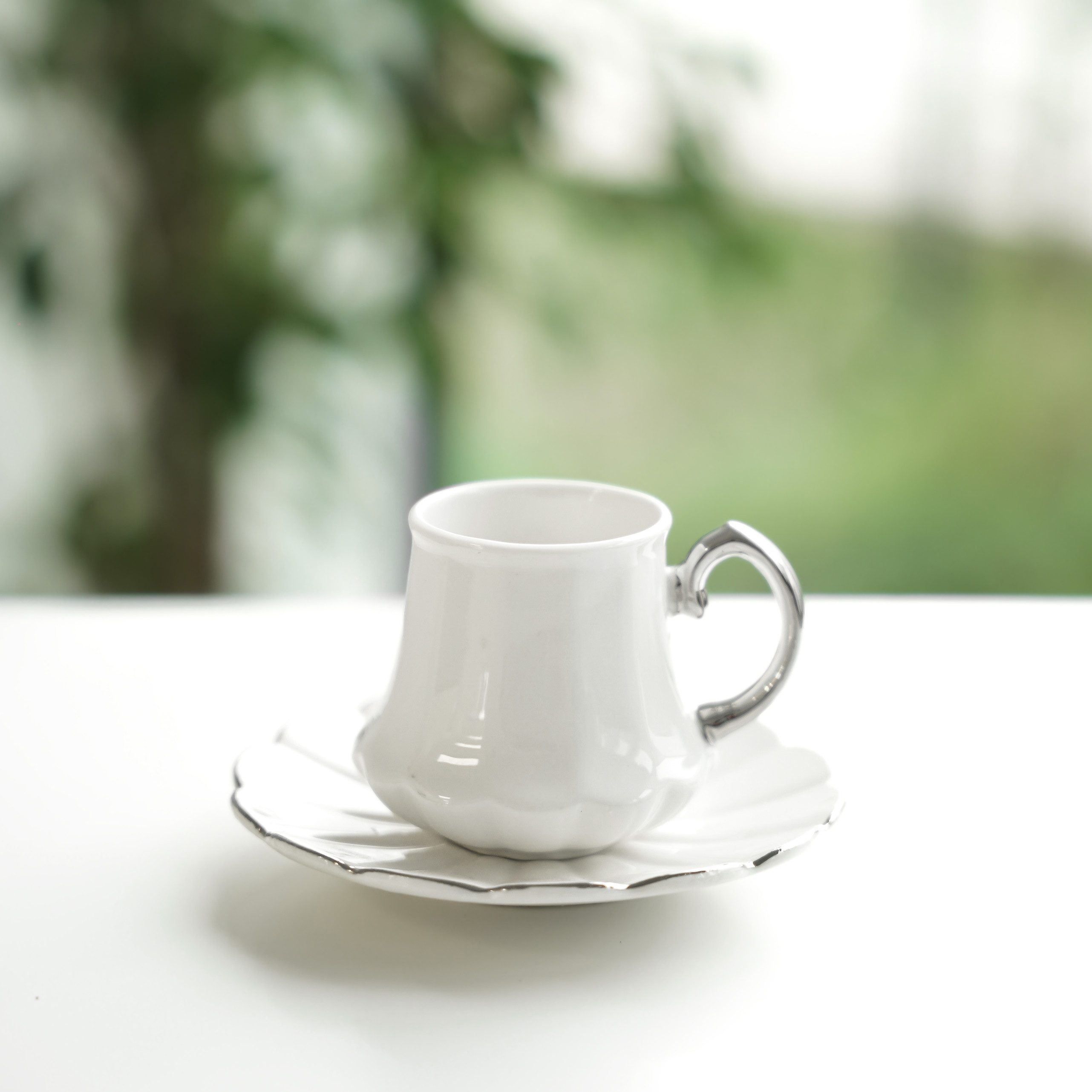 Mulex Kaffeeservice 12-teiliges Mokkatassen-Set aus Porzellan - Weiß & Silber, 100 ml (12-tlg), 6 Personen, Porzellan, 6x Mokkatassen, 6x Untertassen