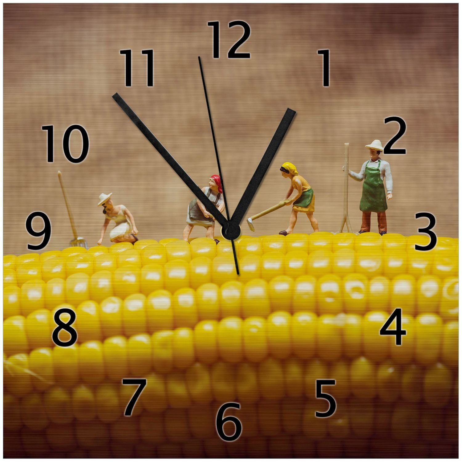 Wallario Wanduhr Lustige Bauernfiguren auf einem Maiskolben beim Arbeiten (Aluverbunduhr)