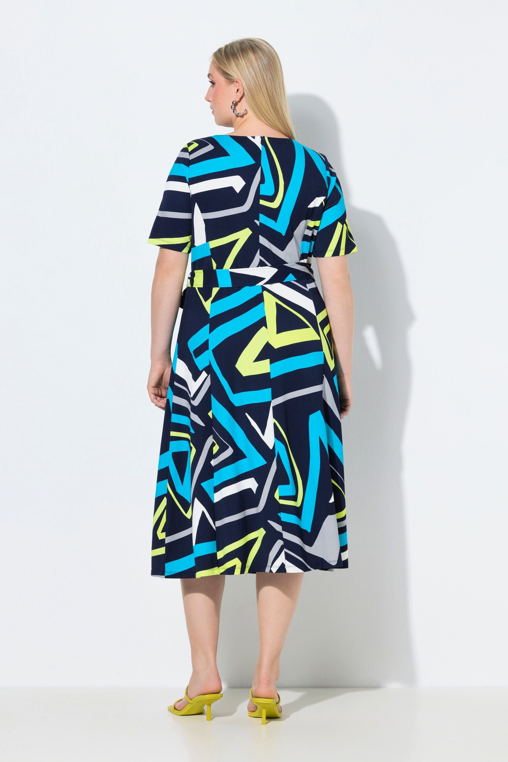 Ulla Popken Maxikleid Midikleid grafischer Druck V-Ausschnitt Halbarm